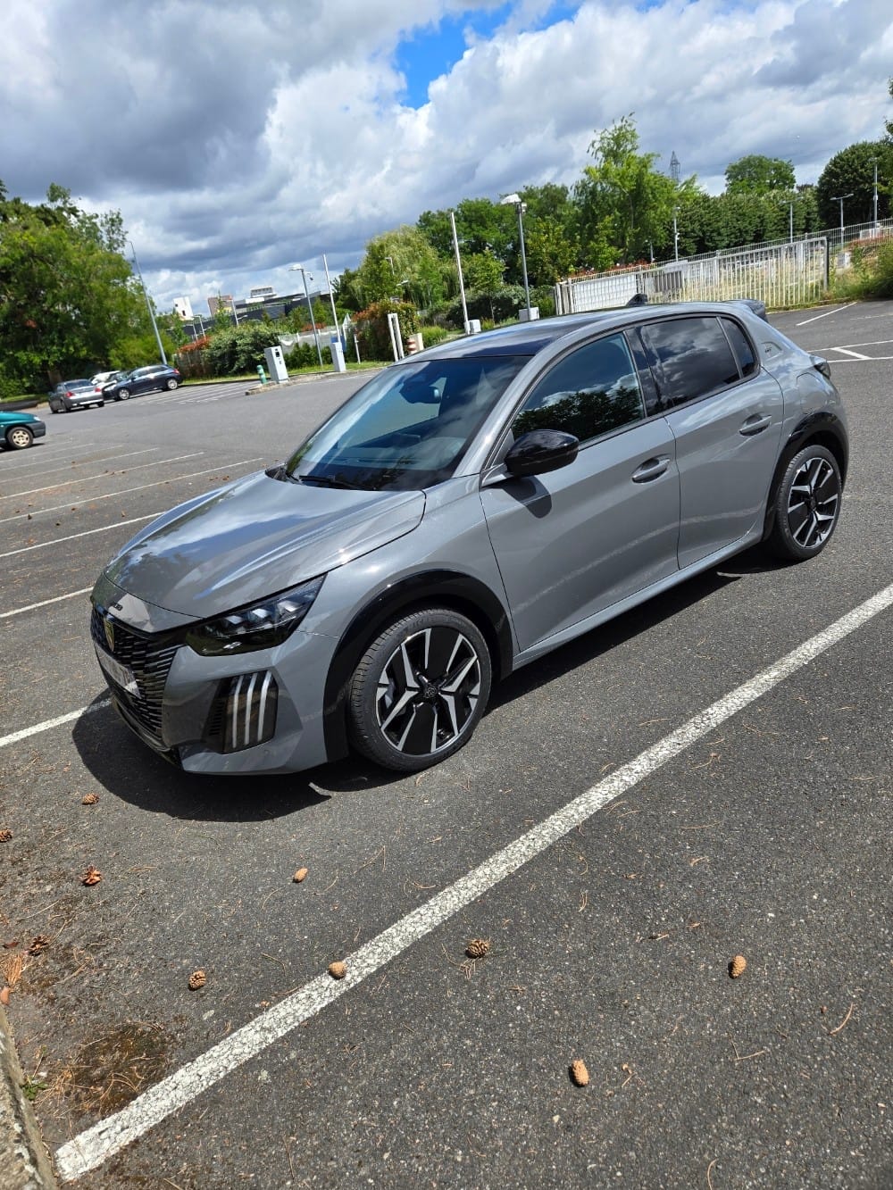Peugeot 208, 2026, Essence 98 / Électrique (hybride), automatique