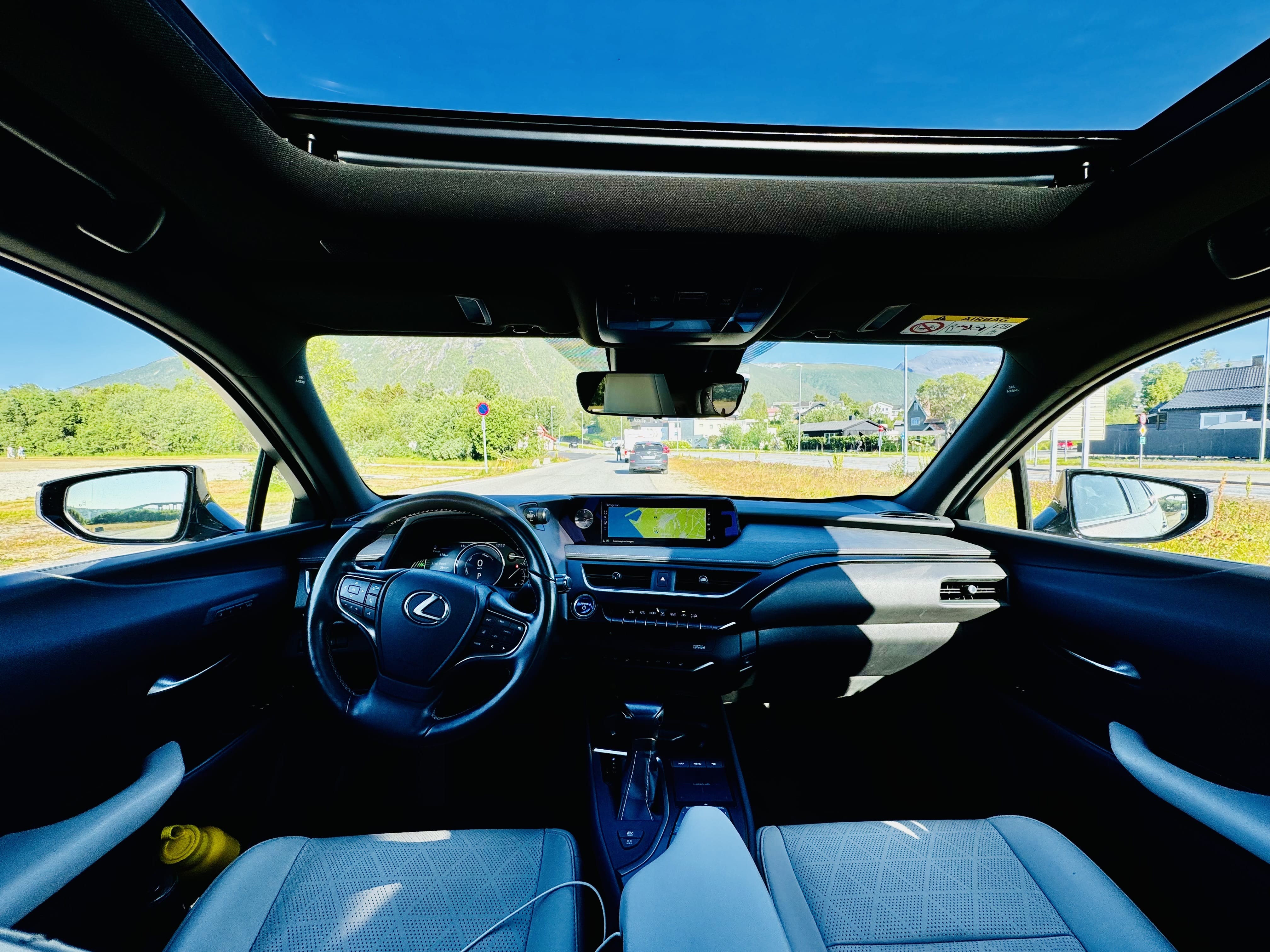 Lexus UX 250h avec Siège bébé