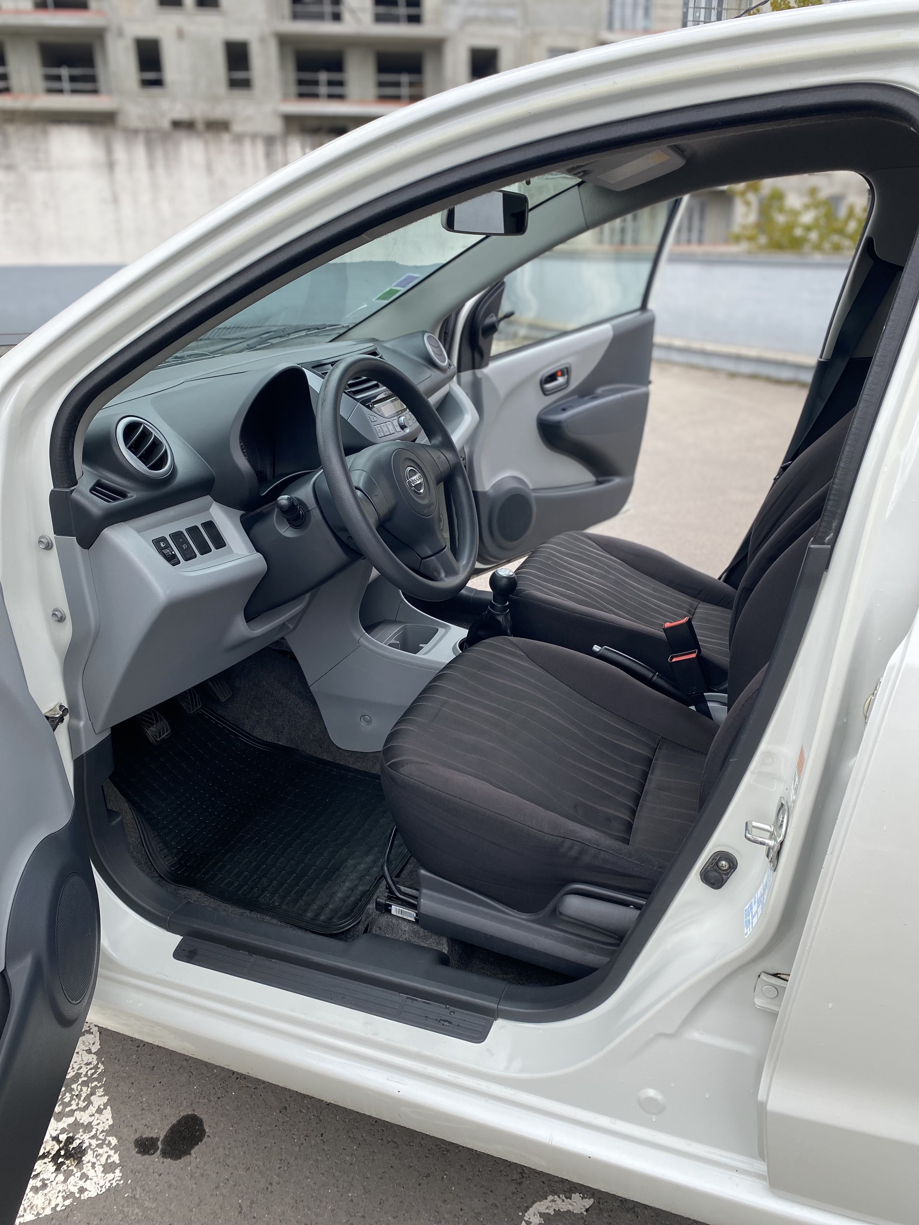 Nissan Pixo