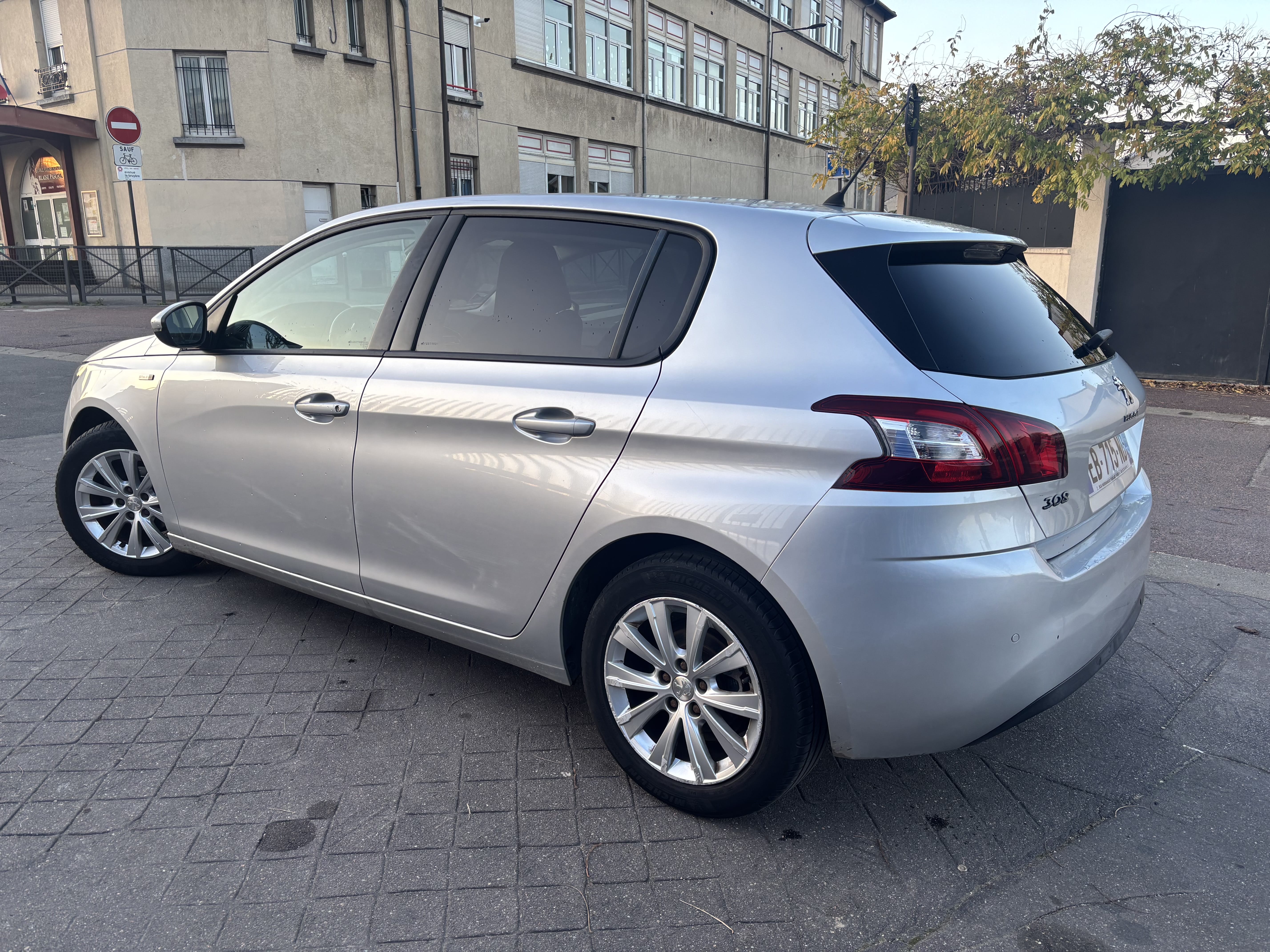 Peugeot 308 HDI Diesel avec GPS