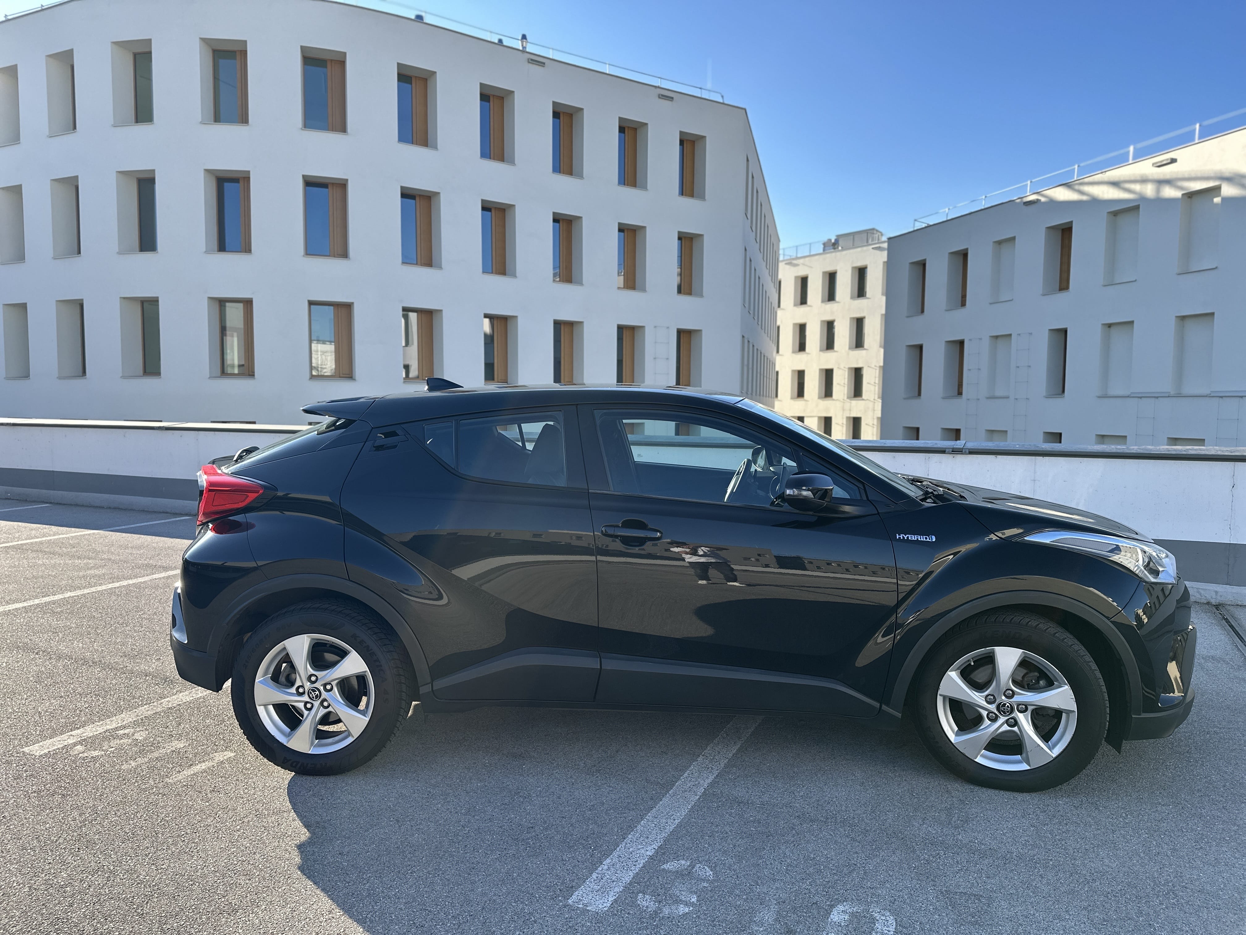 Toyota C-HR Hybrid mit Winterreifen