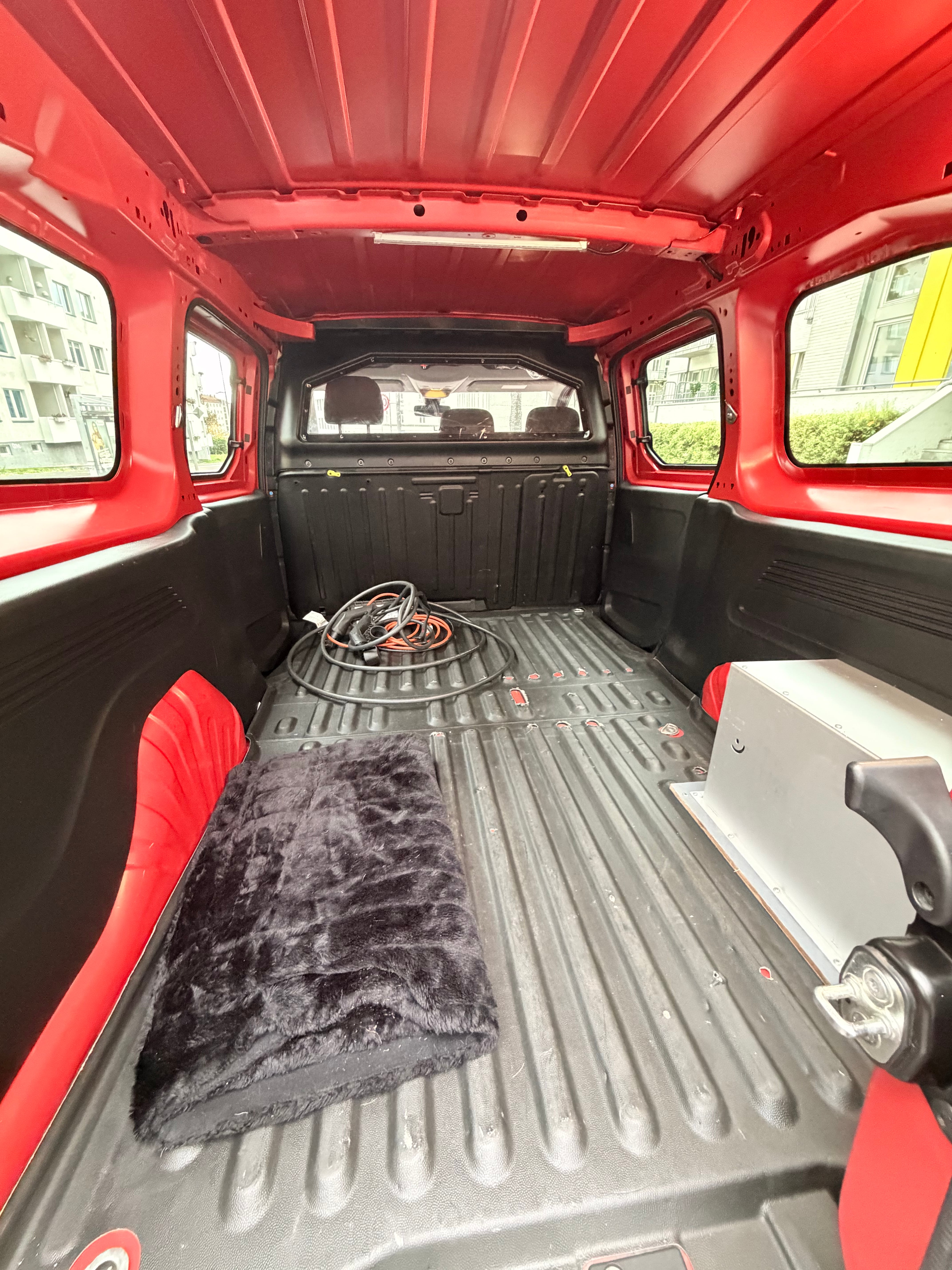 Opel Combo E (elektrisk) with USB charging ports
