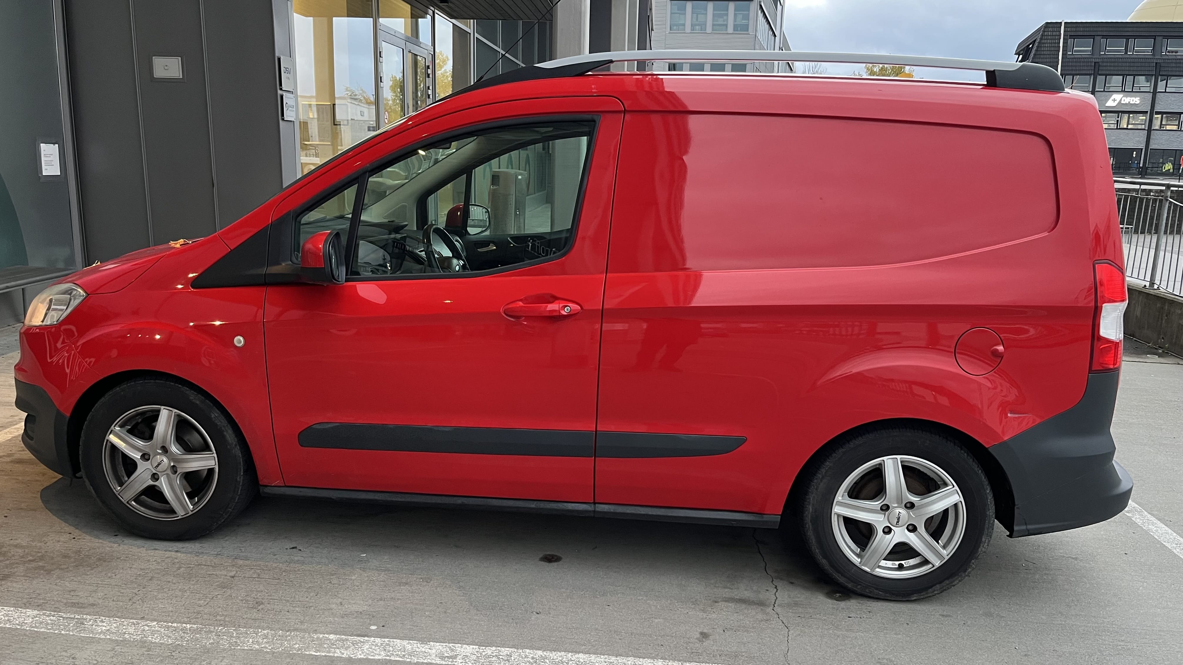 Ford Transit Courier Varebil med Aircondition