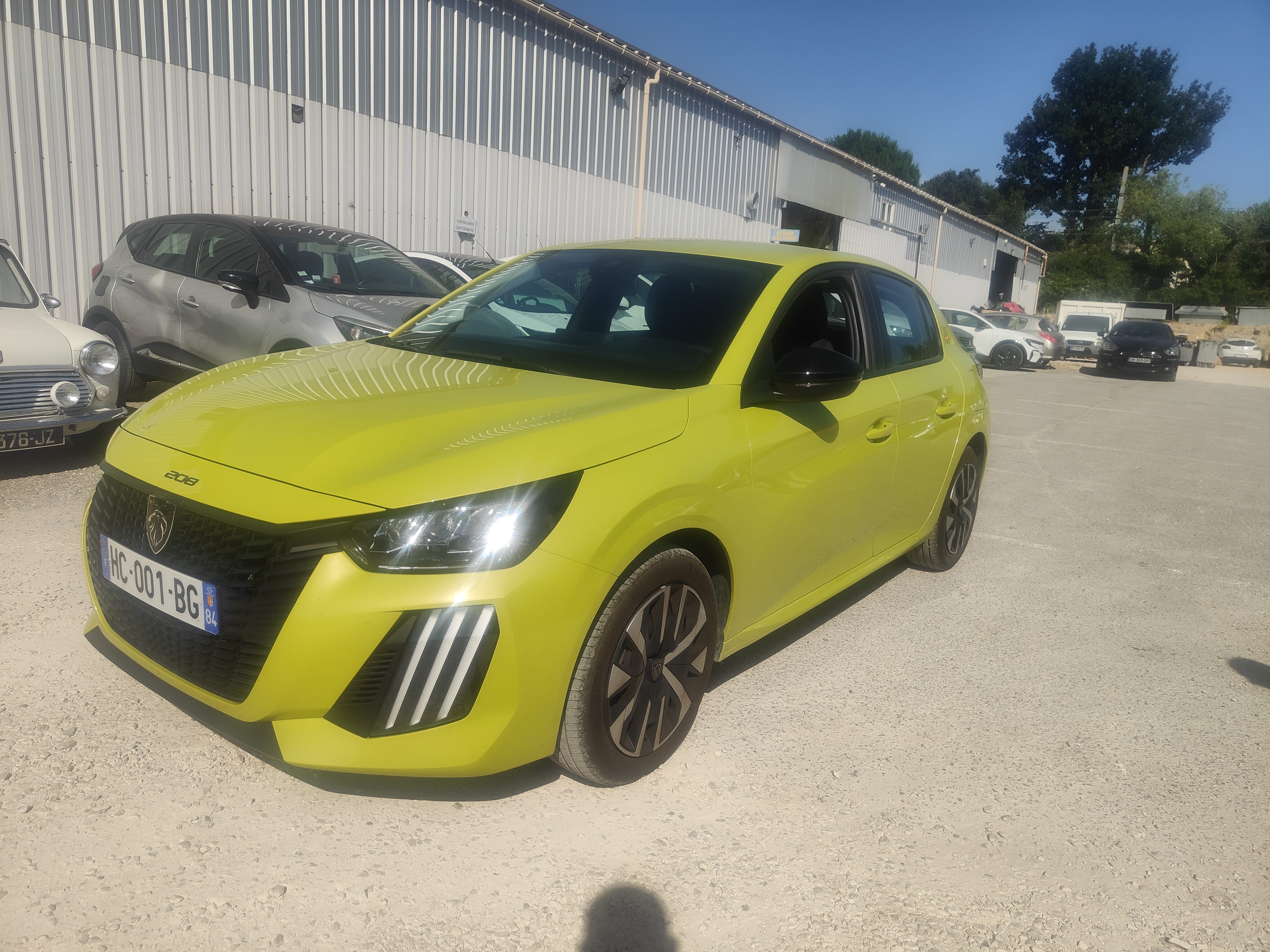 Peugeot 208 avec Apple CarPlay