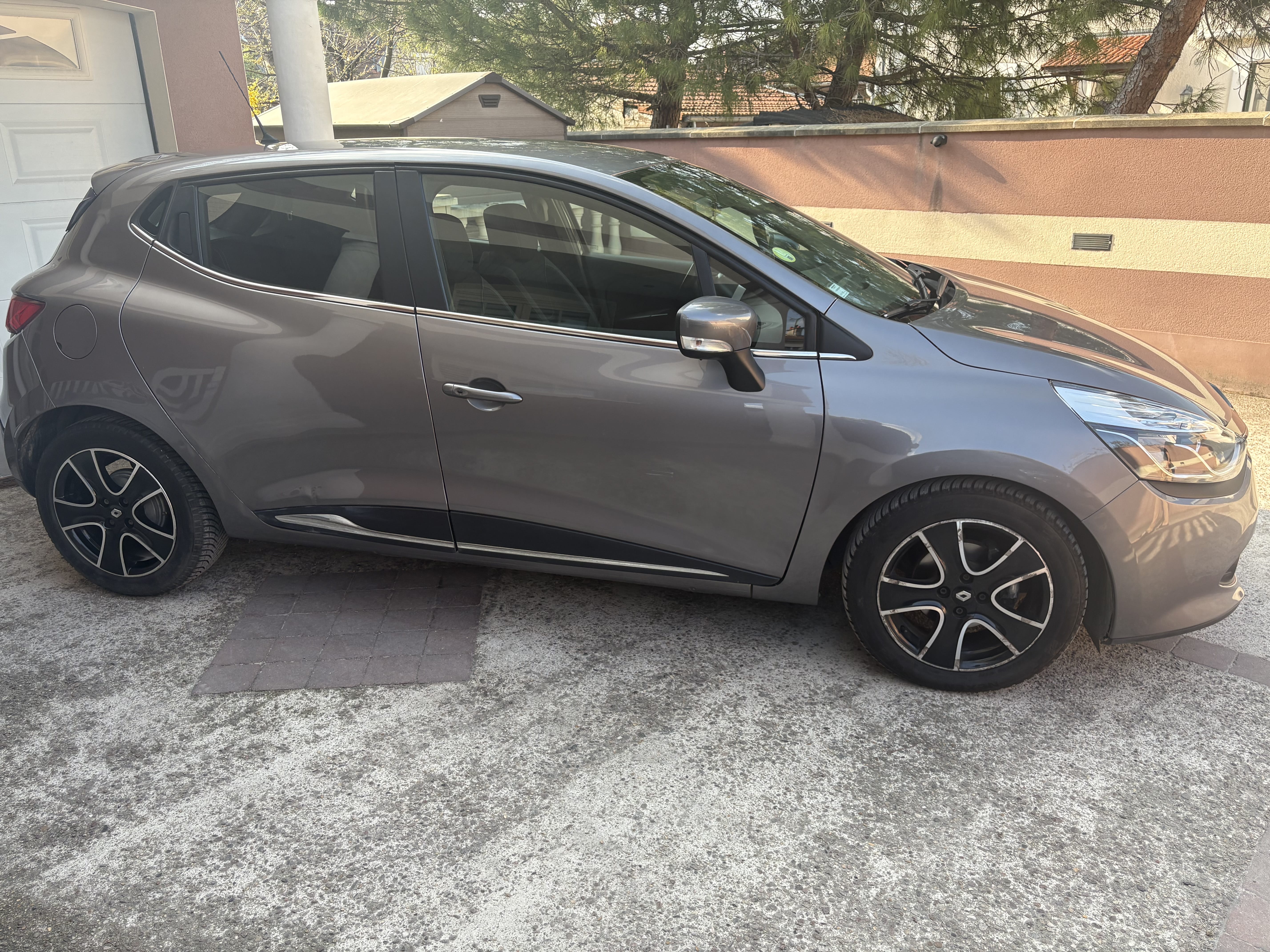 Renault Clio avec Climatisation