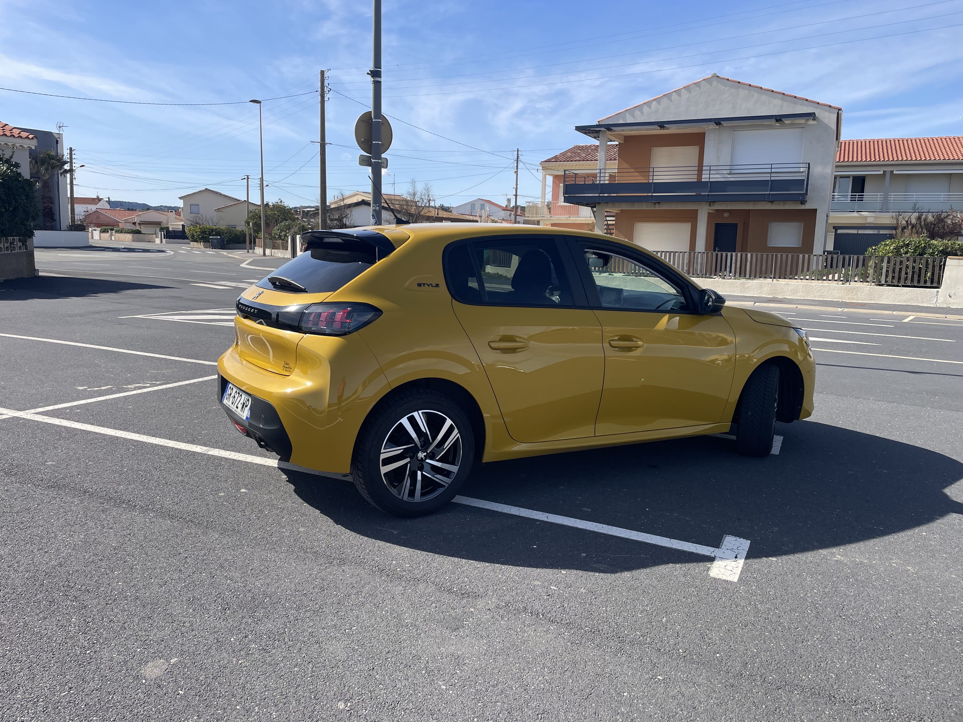 Peugeot 208, 2023, Essence 95