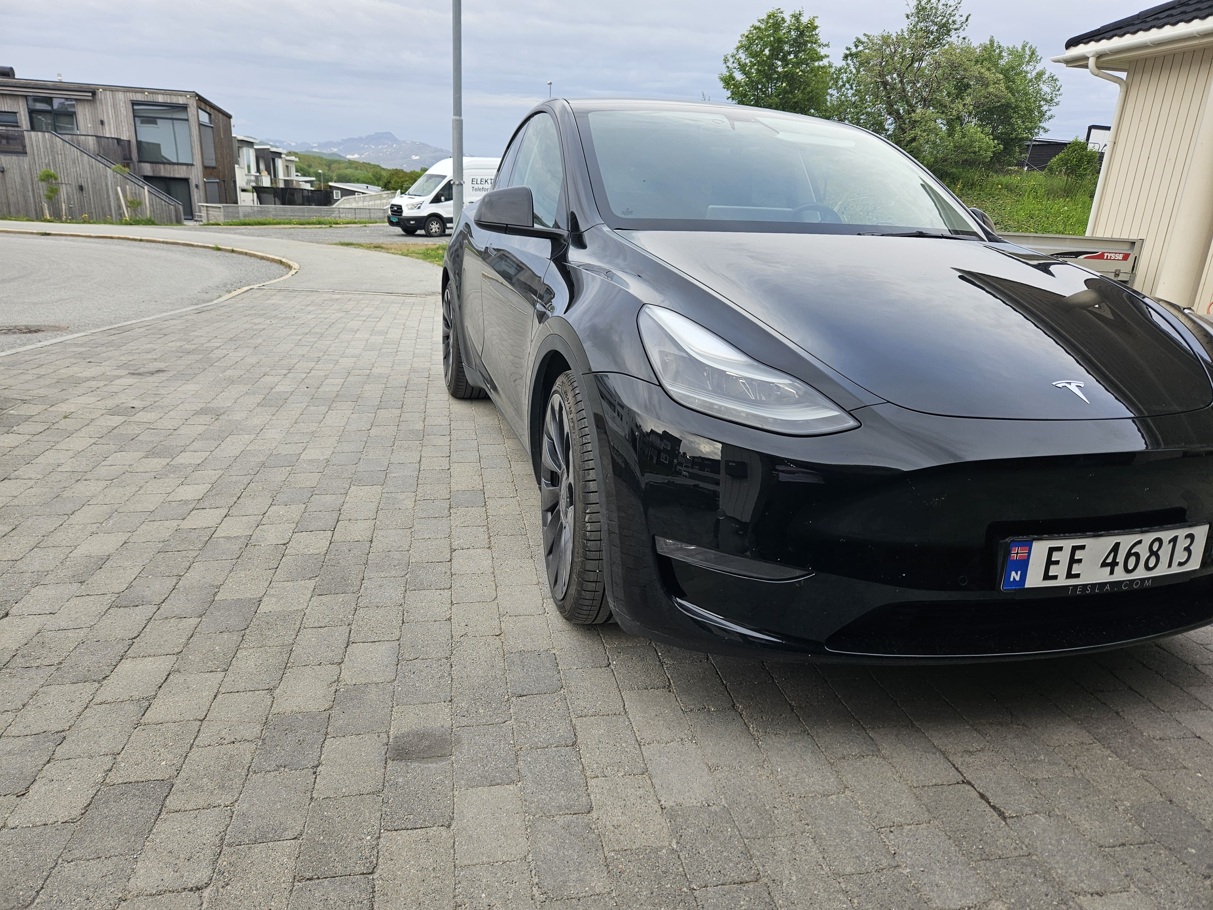 Tesla Model Y Performance med Aircondition