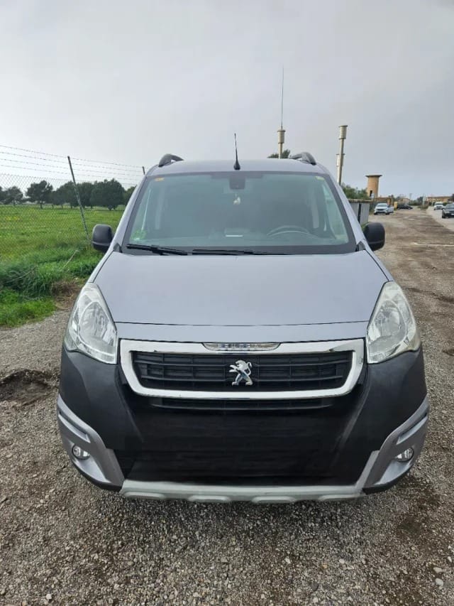 Peugeot Partner Tepee Airport - Hotel - Villa - Alcudia avec Régulateur de vitesse