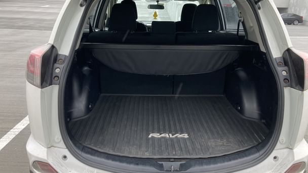 Toyota RAV4 LE with Four-wheel drive