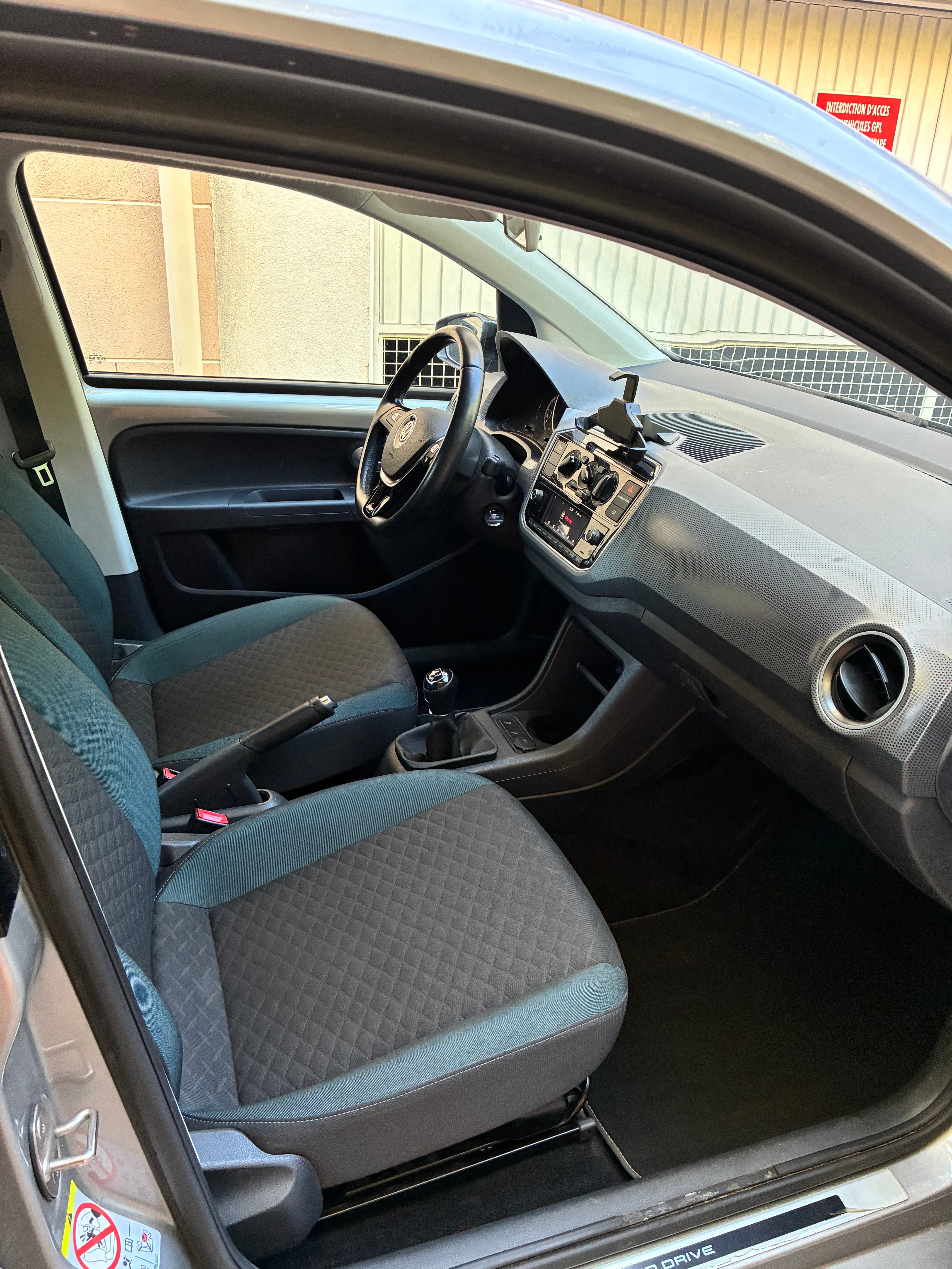 Volkswagen Up! mit Kindersitz