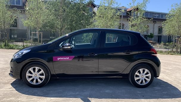 Peugeot 208 Bld Austrasie proche tram avec Climatisation