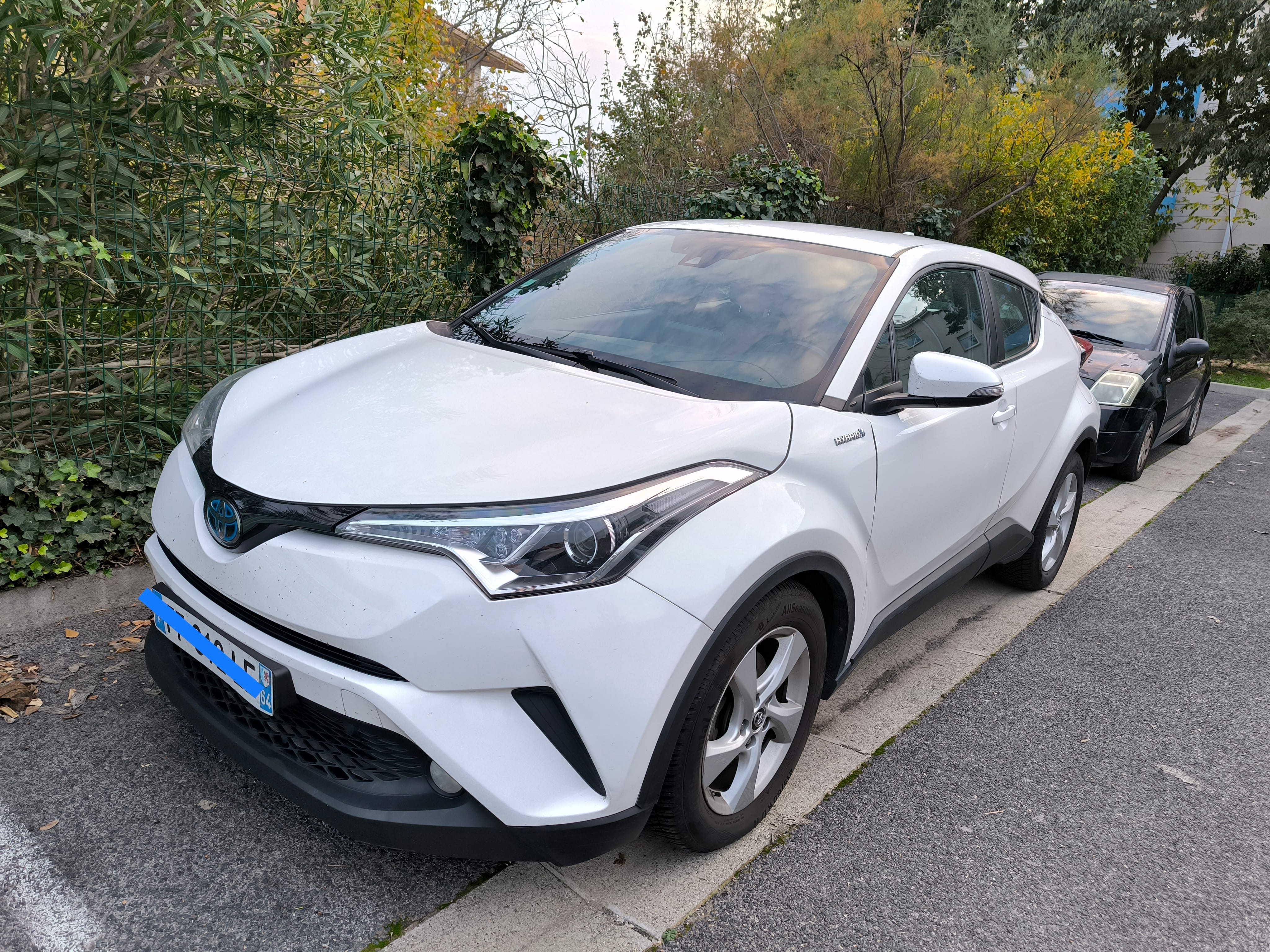 Toyota C-HR, 2019, Essence 95 / Electric (hybrid), automatic