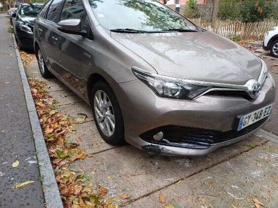 Toyota Auris Hybride, 2015, Essence 95 / Électrique (hybride), automatique