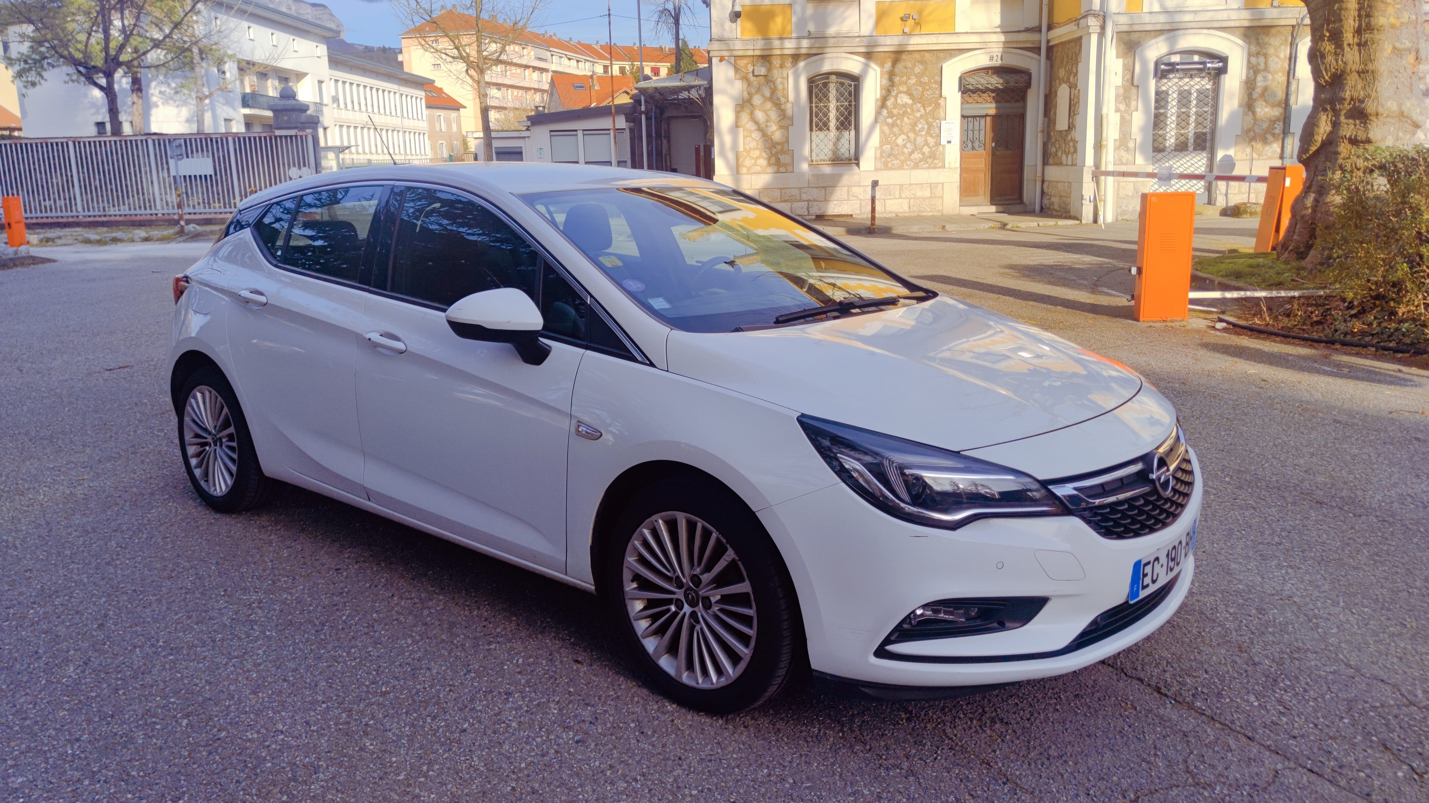 Opel Astra Innovation avec Android Auto