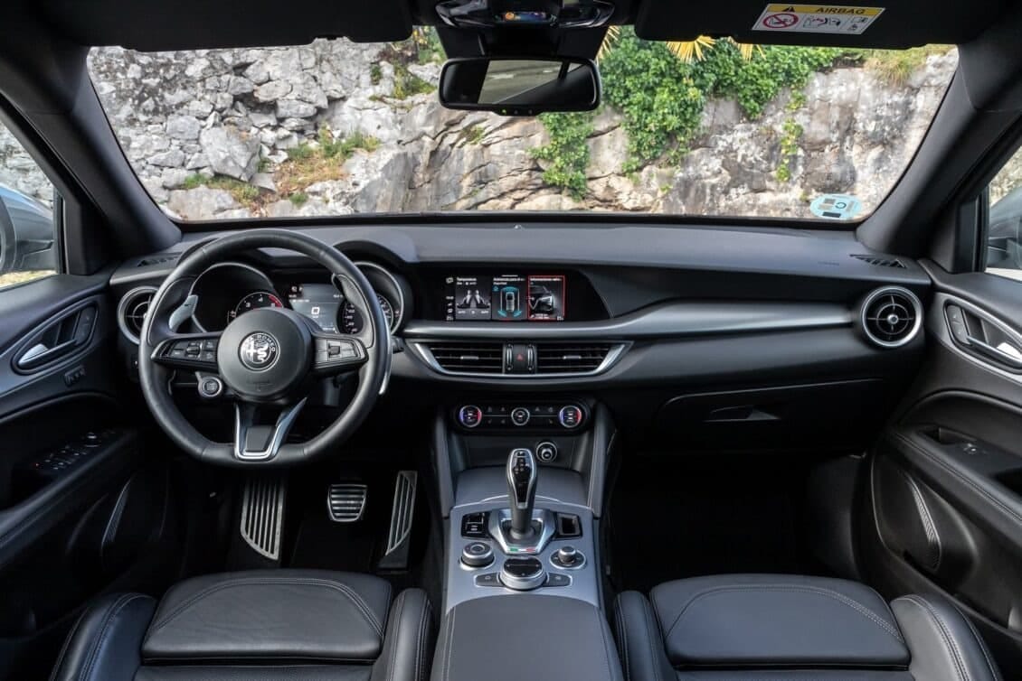 Alfa-Romeo Stelvio Q4 Veloce con Cámara de marcha atrás