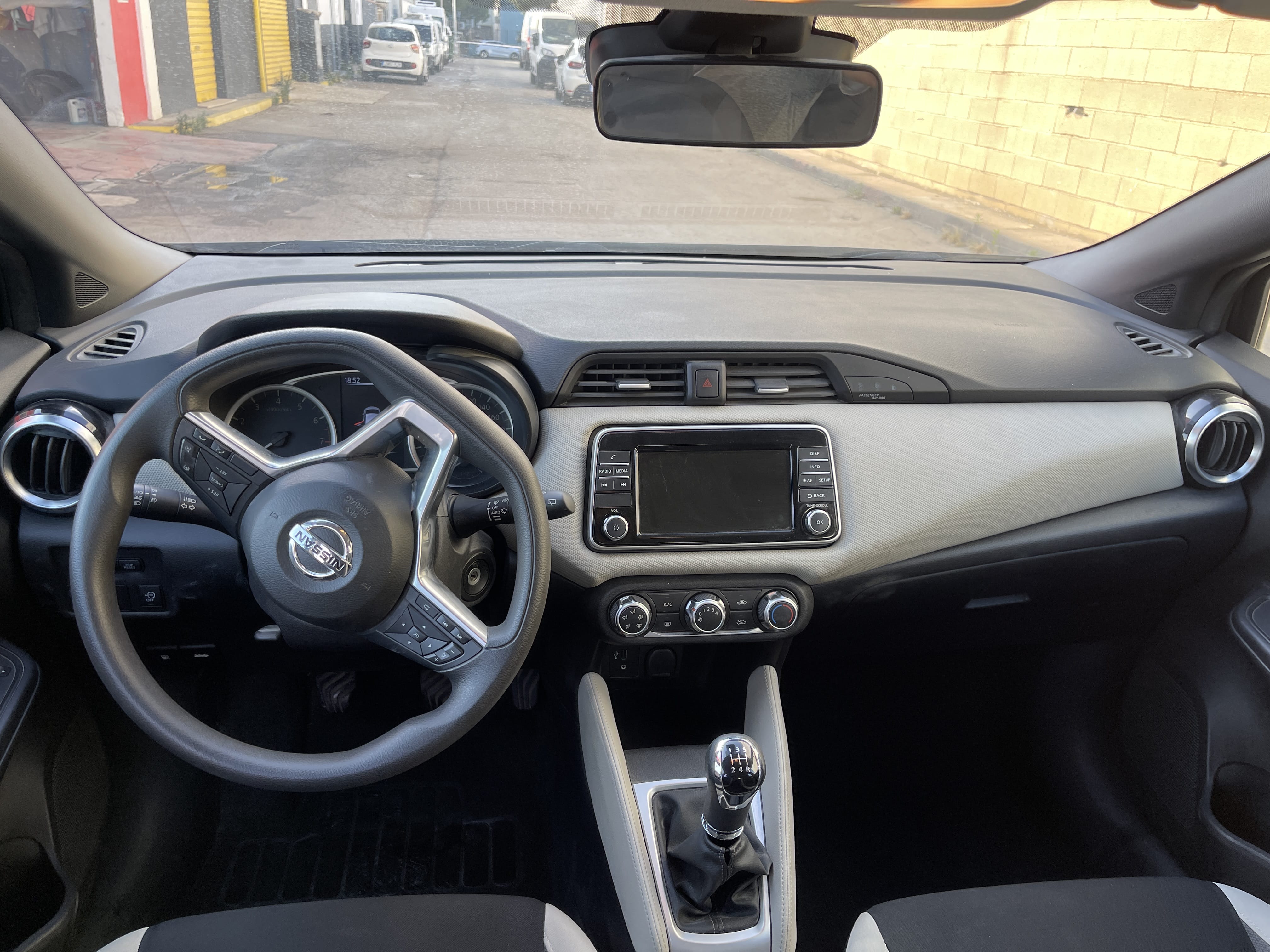 Nissan Micra con Silla infantil