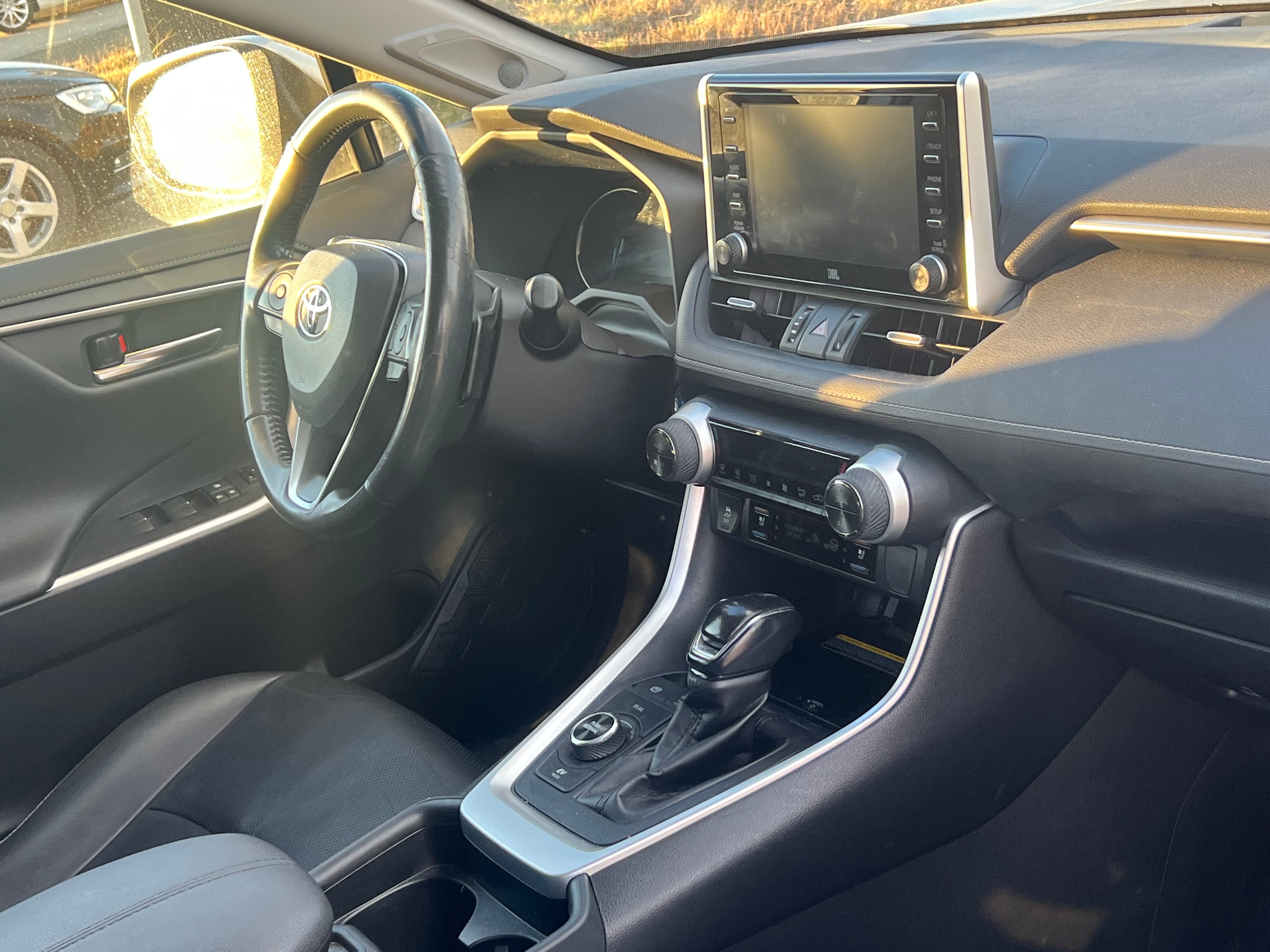 Toyota Rav4 Hybrid XSE with Baby seat