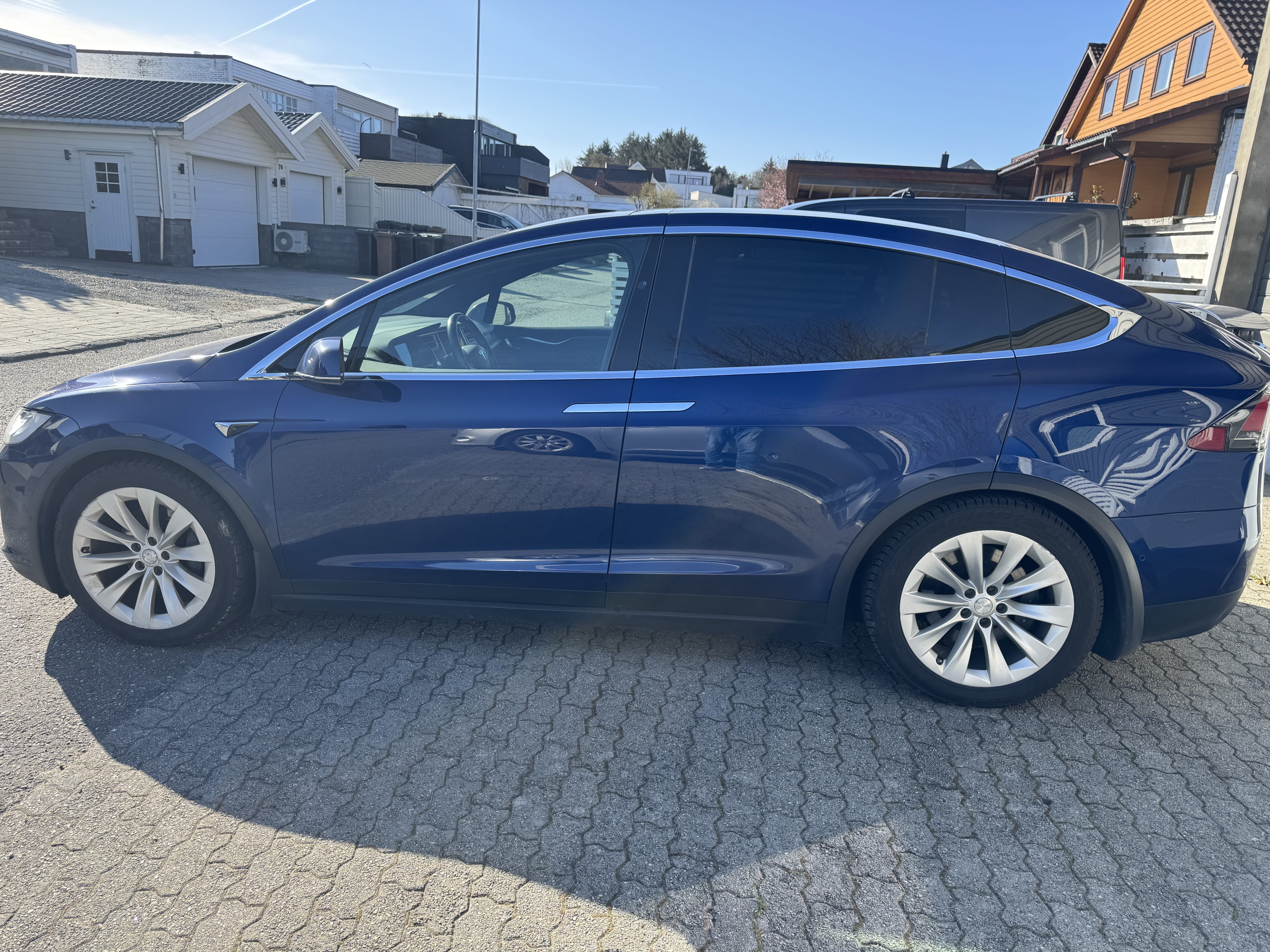 Tesla Model X med Aircondition