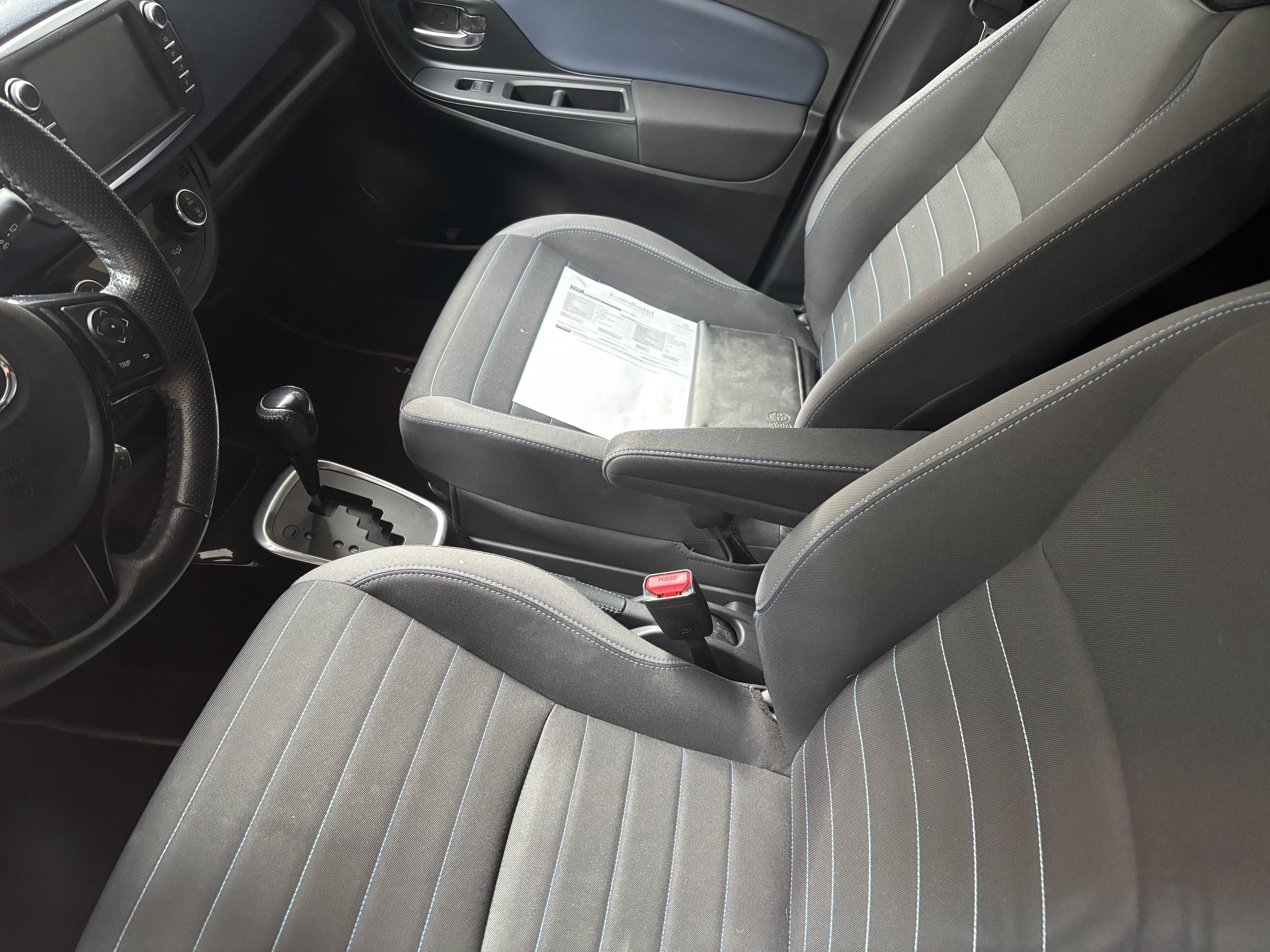 Toyota Yaris Hybrid 5 seter med Bluetooth audio