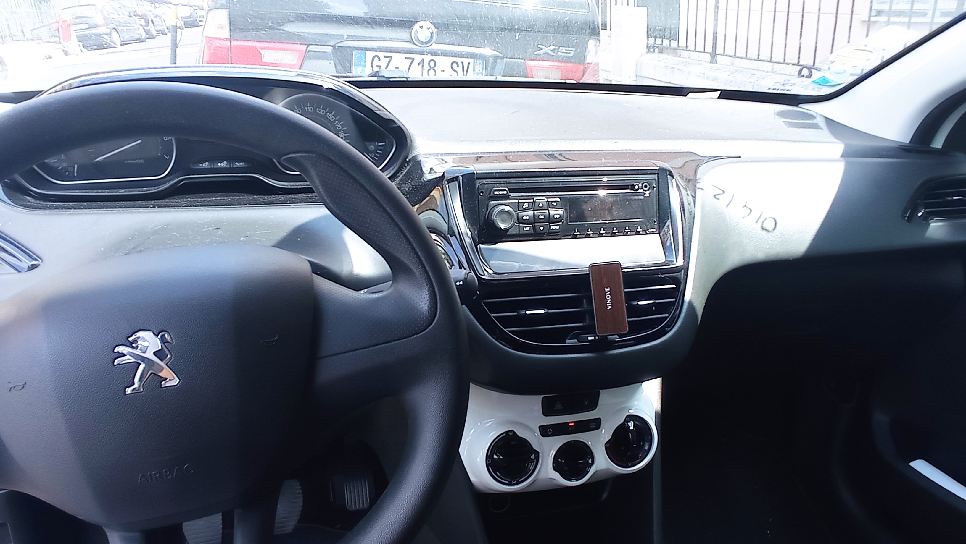Peugeot 208 avec Entrée audio / iPod