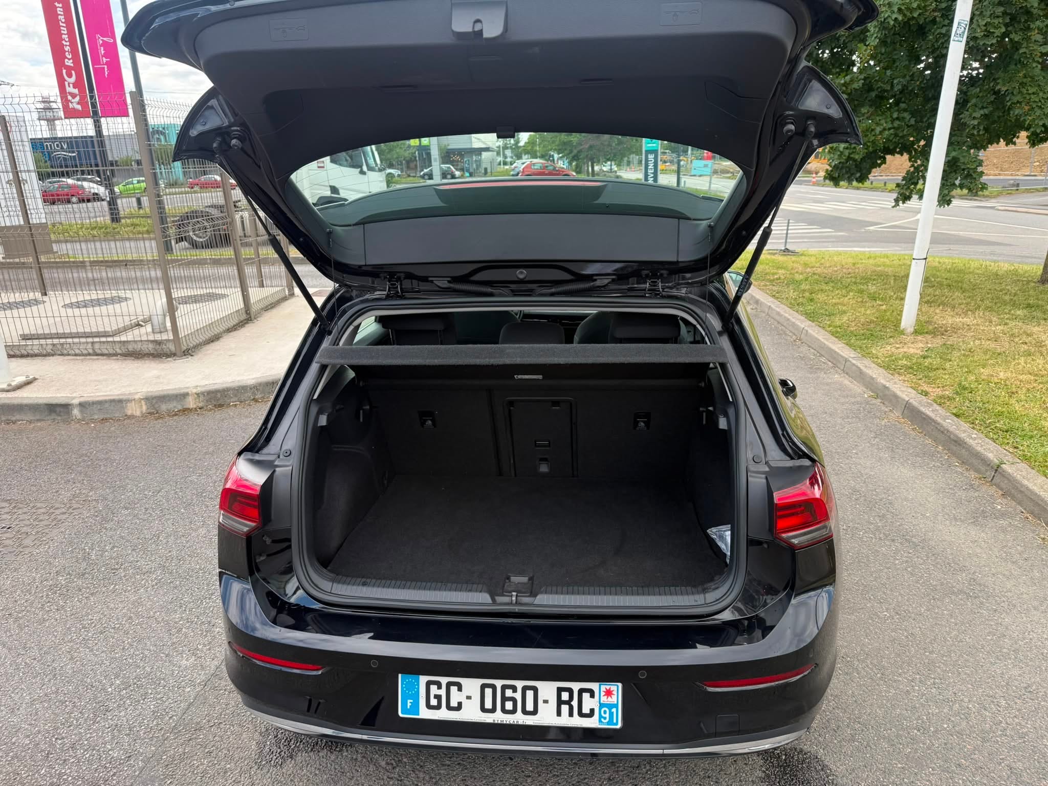 Volkswagen Golf, 2021, Essence 95 / Électrique (hybride), automatique