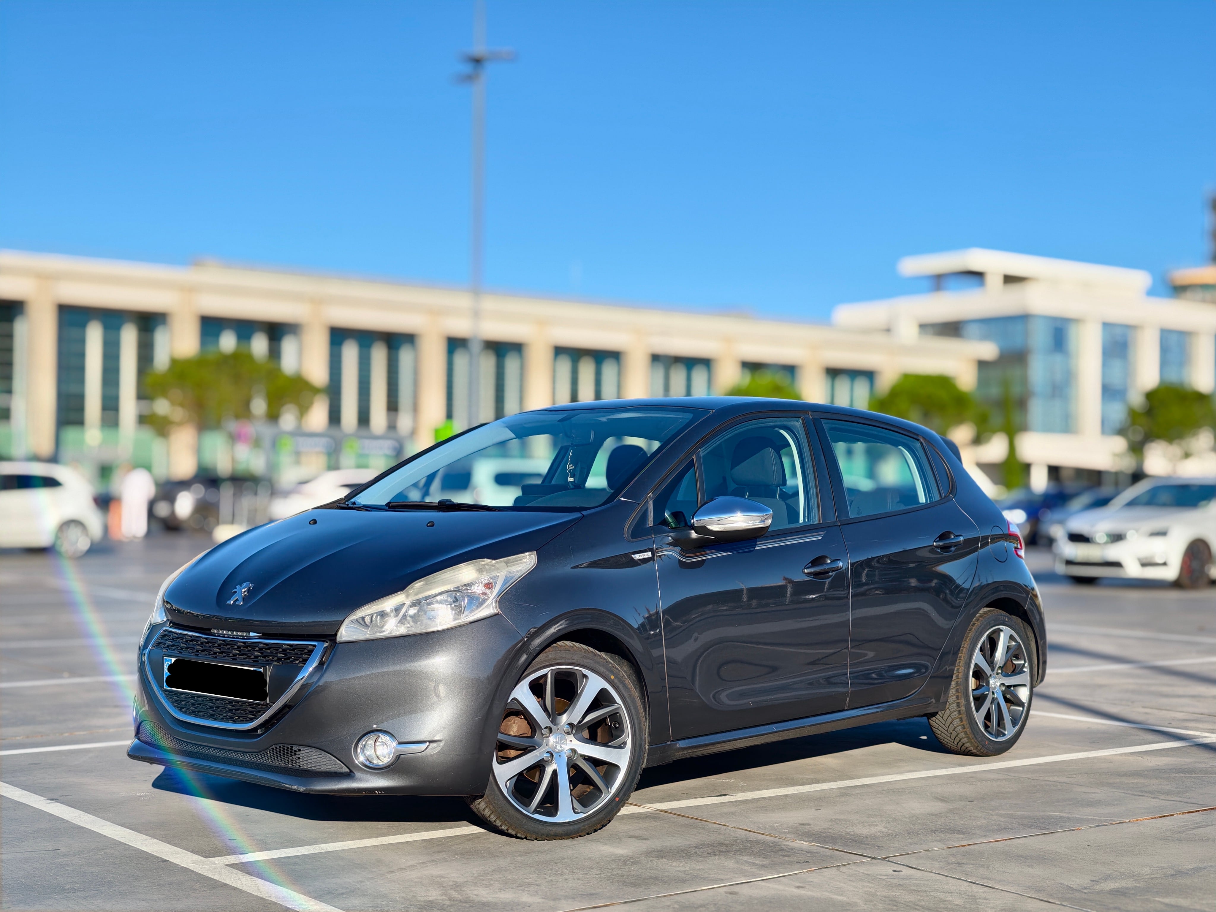 Peugeot 208 Aéroport de Marseille avec Climatisation