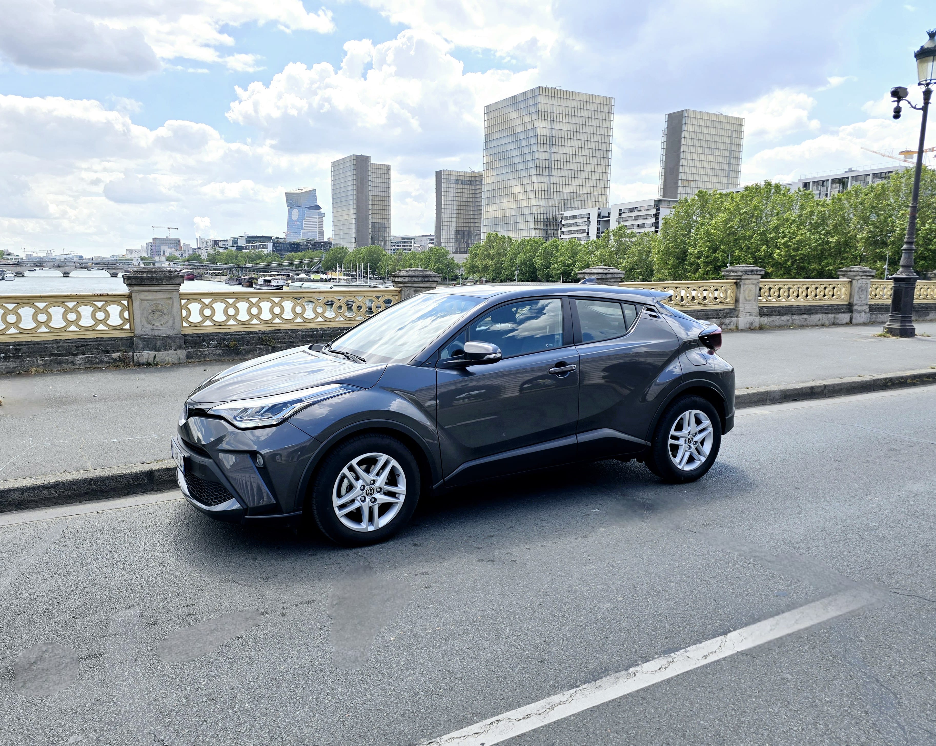 Toyota C-HR 2023 Hybride à Gare de Lyon! avec Audio Bluetooth