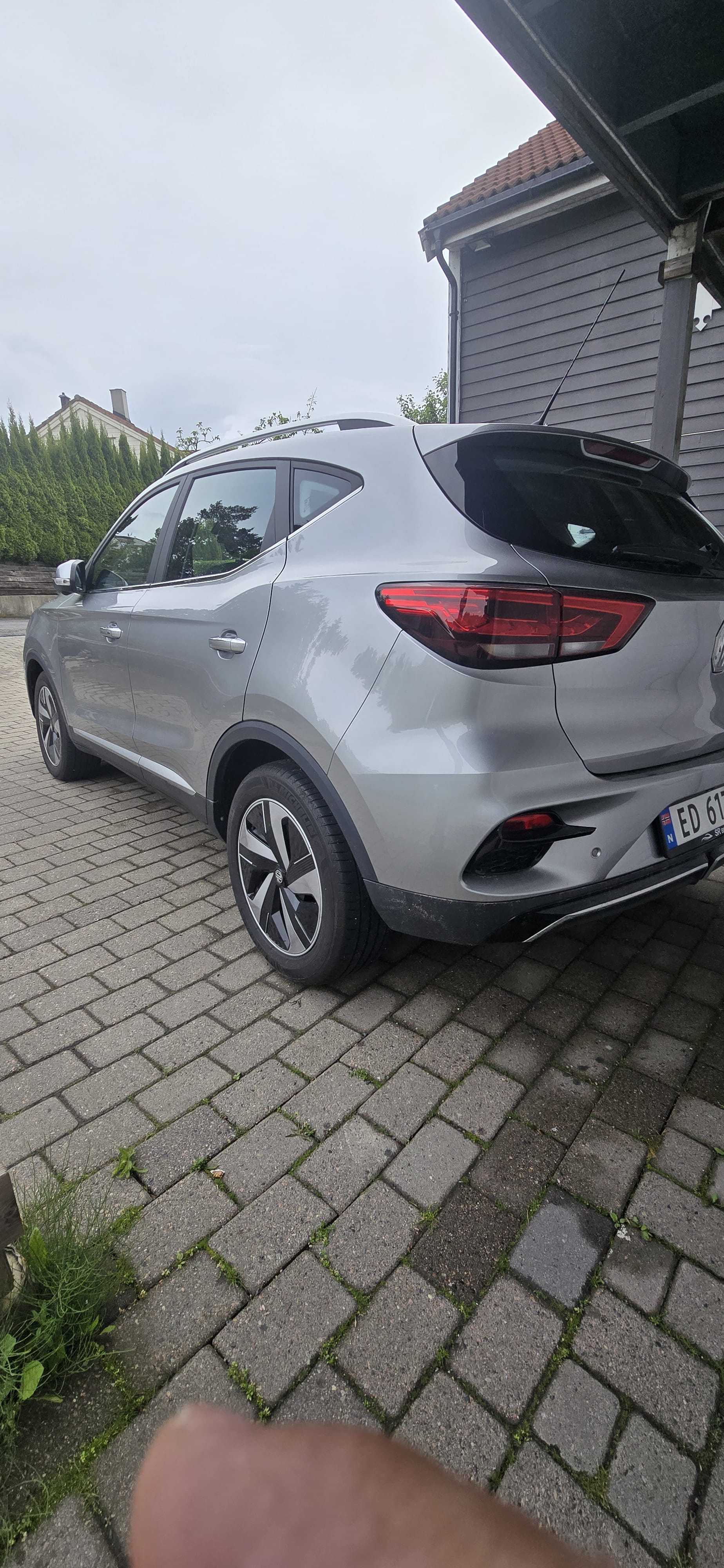MG ZS EV med GPS