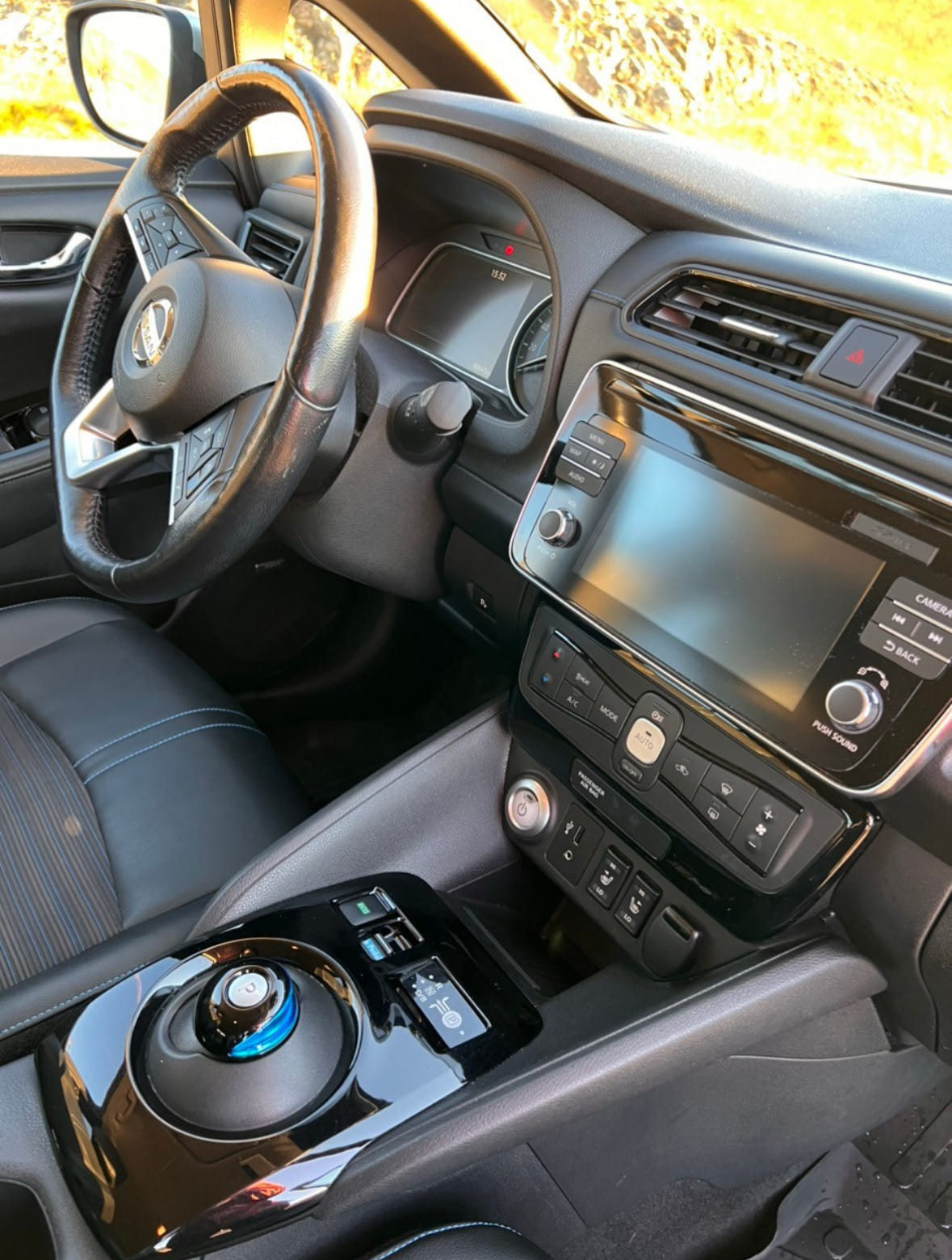 Nissan Leaf Electric (Tekna) med alt utstyr med Lydinngang