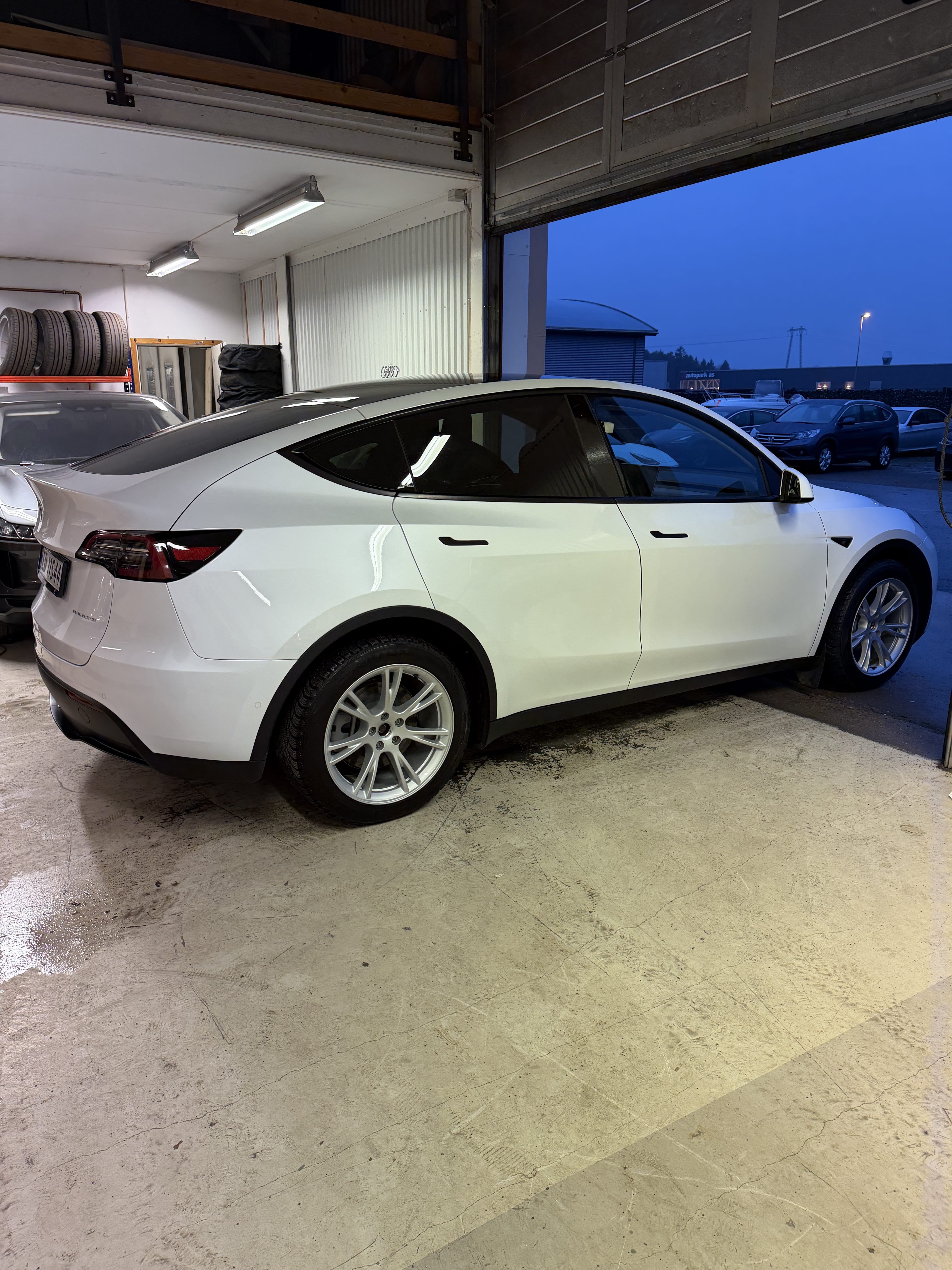 Tesla Model Y Long Range - Enhanced Autopilot med Aircondition