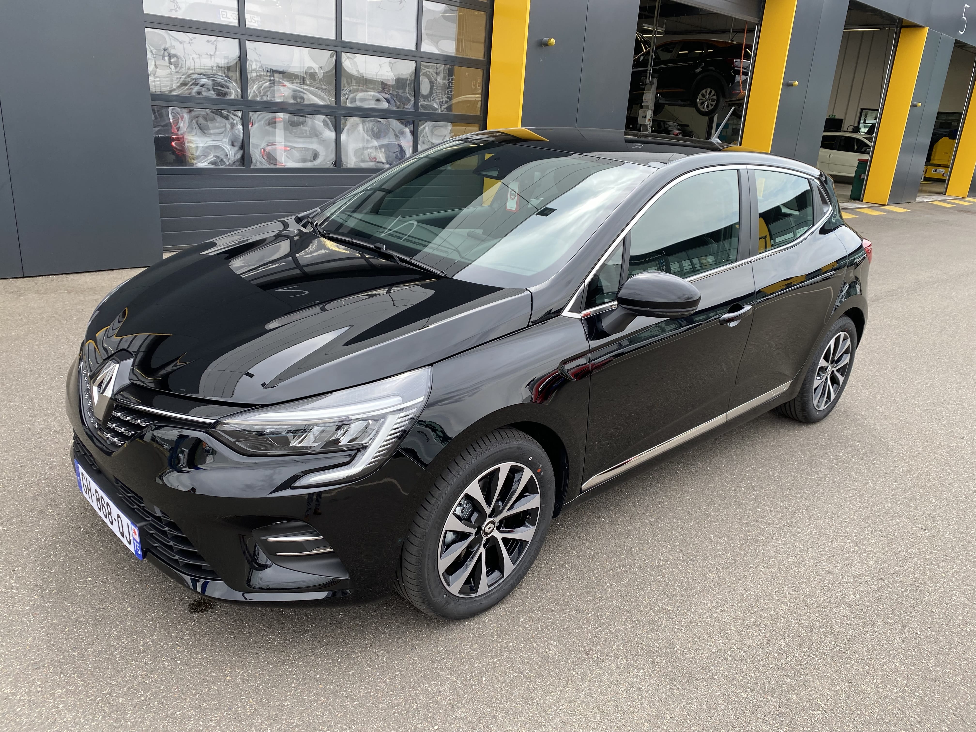 Renault Clio E-tech Intens, 2022, Essence 98 / Électrique (hybride), automatique