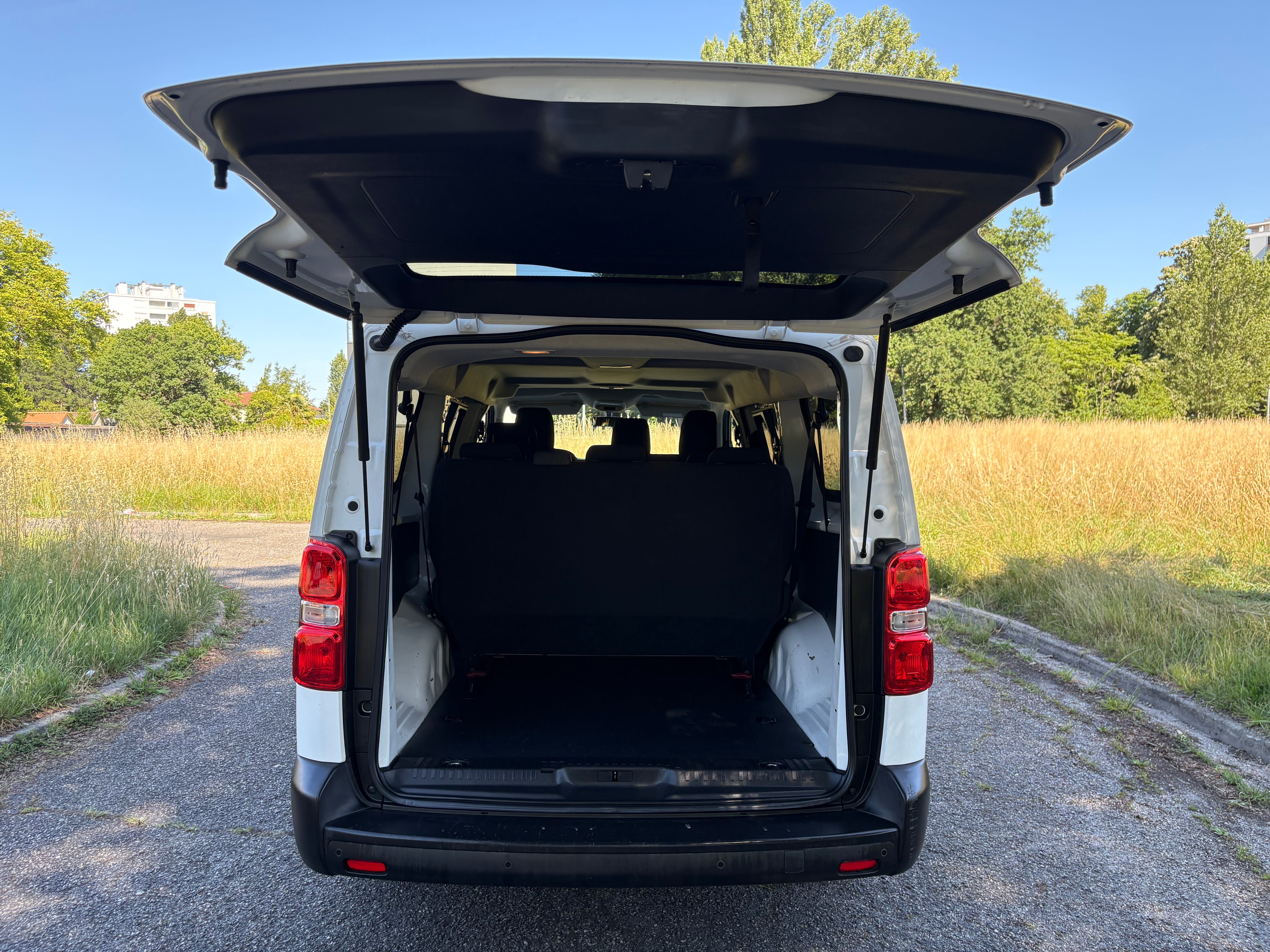 Opel Vivaro Combi avec Android Auto