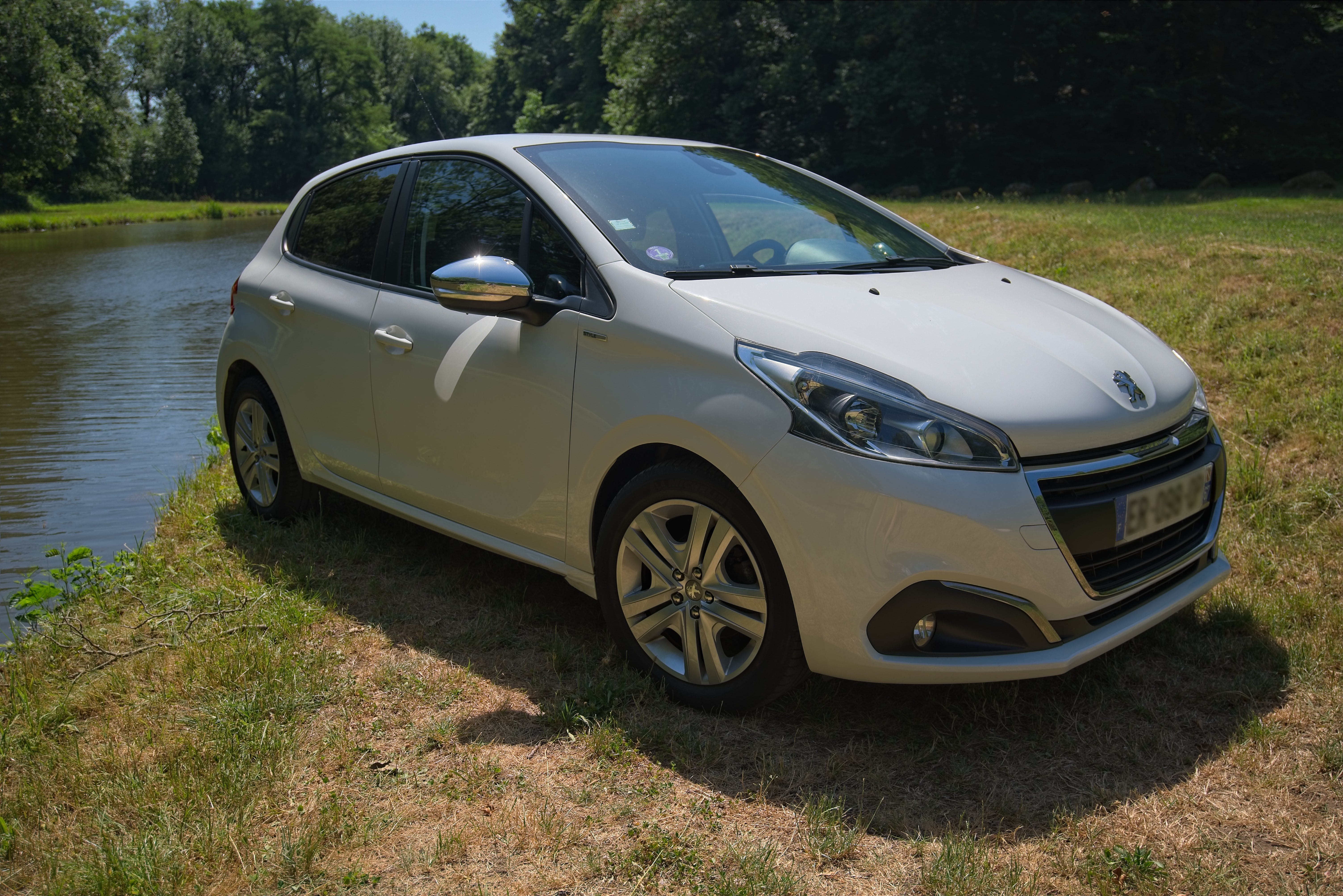 Peugeot 208 Peugeot 208 Active – Idéale Ville & Route  Économique & Très Propre avec Climatisation