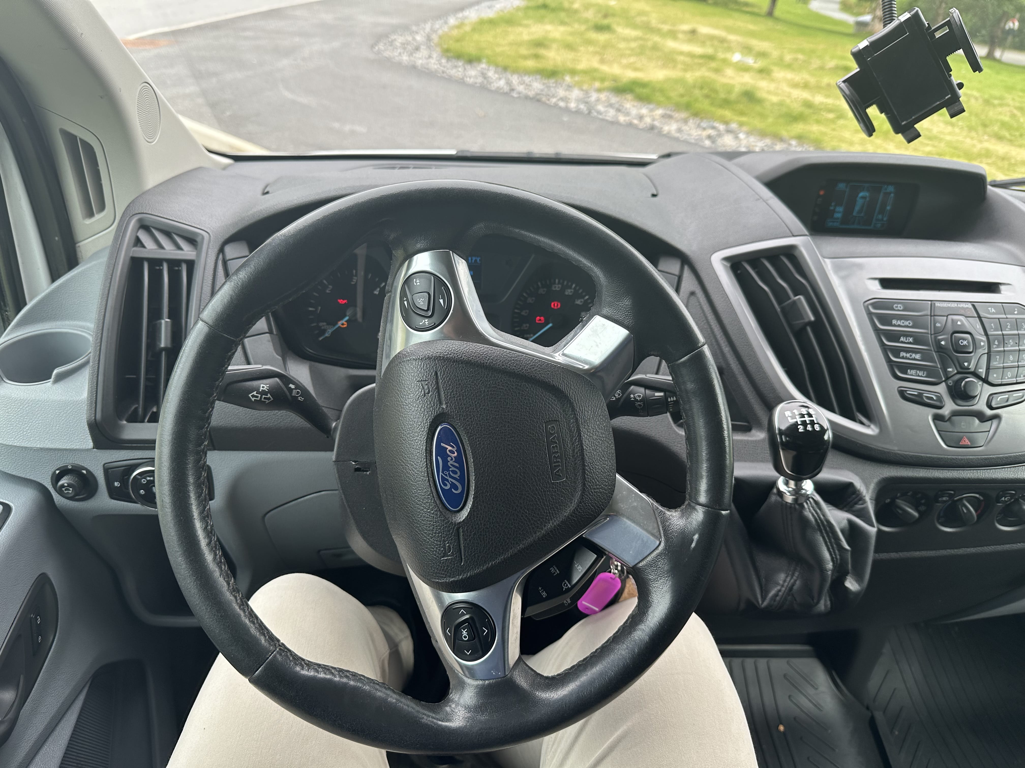 Ford Transit 350 15 m3 med Bluetooth audio