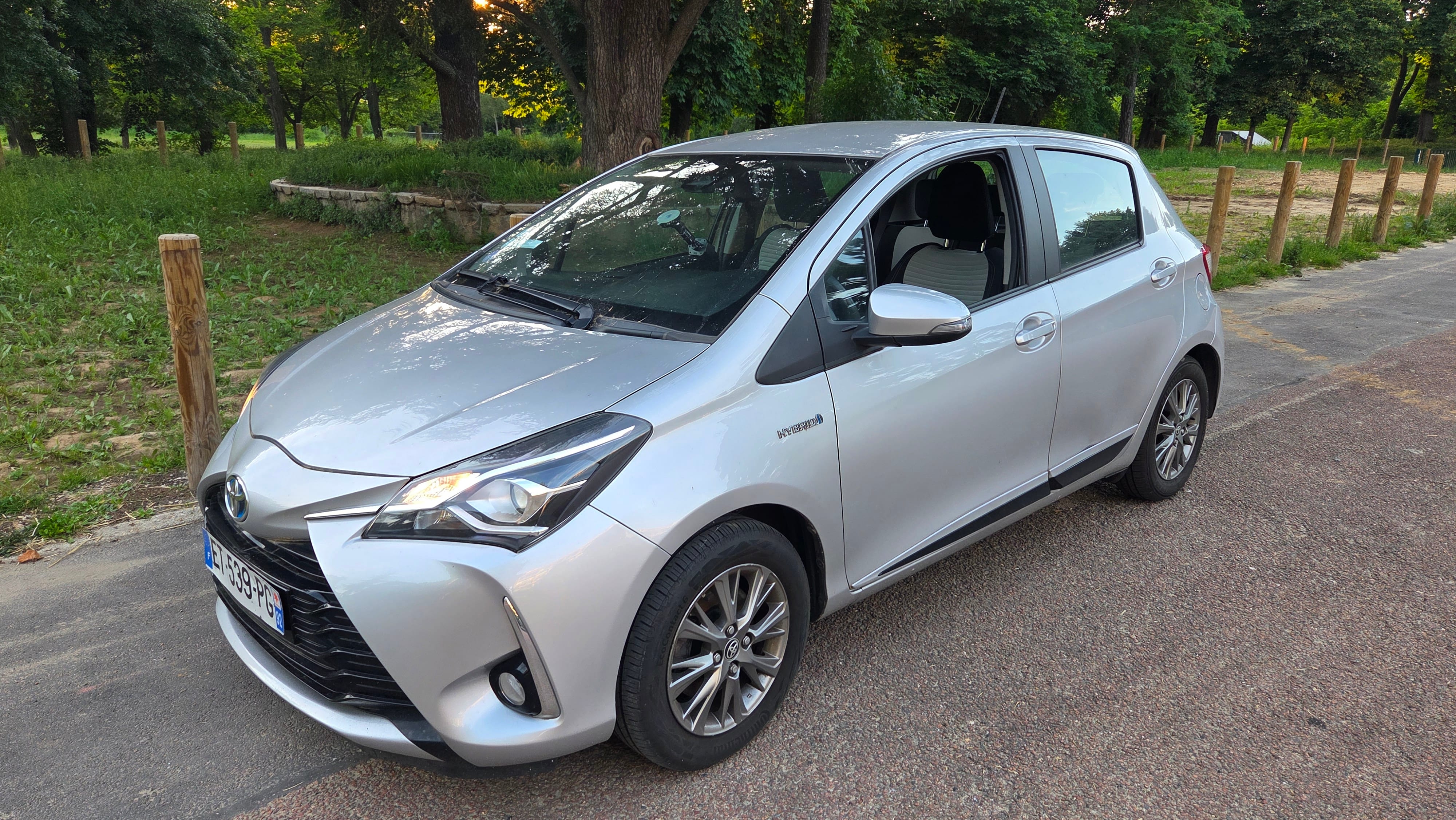 Toyota Yaris Hybride, 2018, Essence 95 / Électrique (hybride), automatique