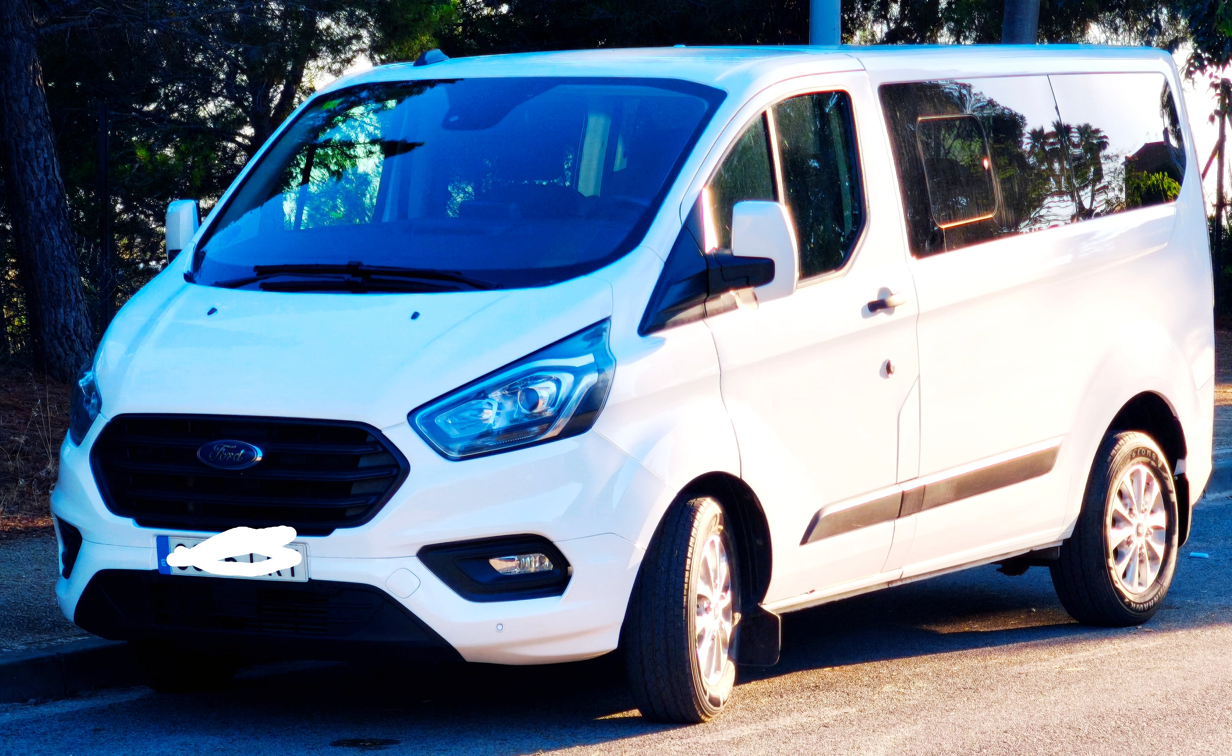 Ford Transit Custom Kombi, 2020, Diesel / Eléctrico (híbrido), 8 plazas