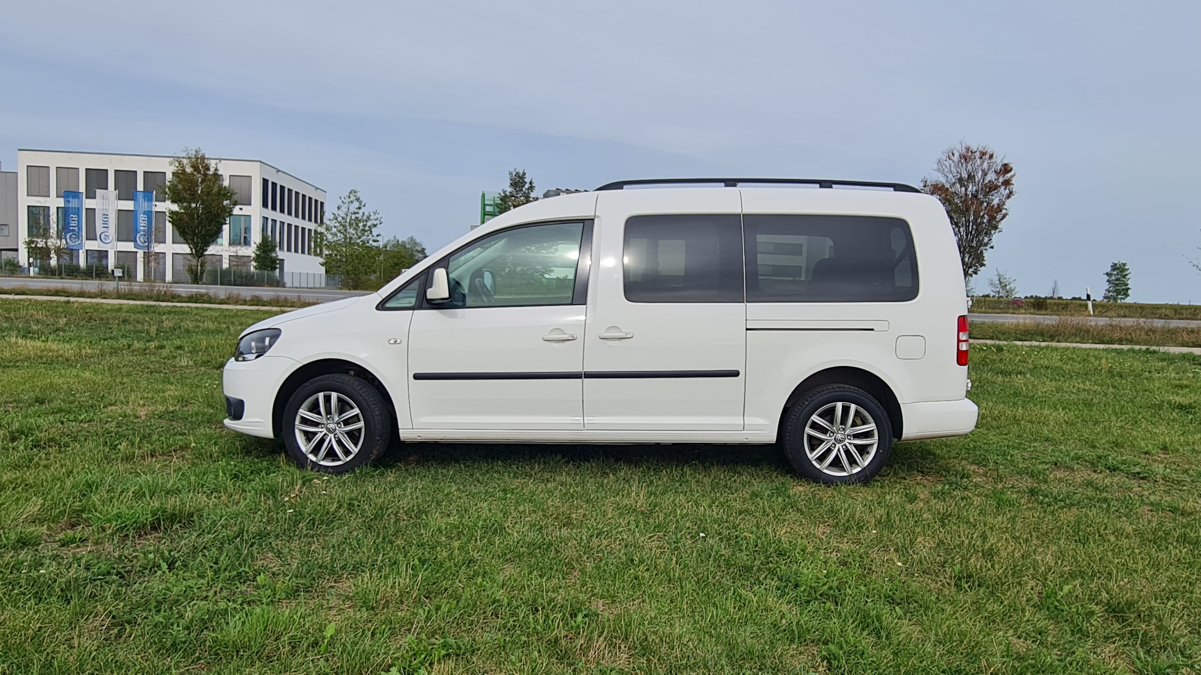 Volkswagen Caddy 170 PS mit Klimaanlage