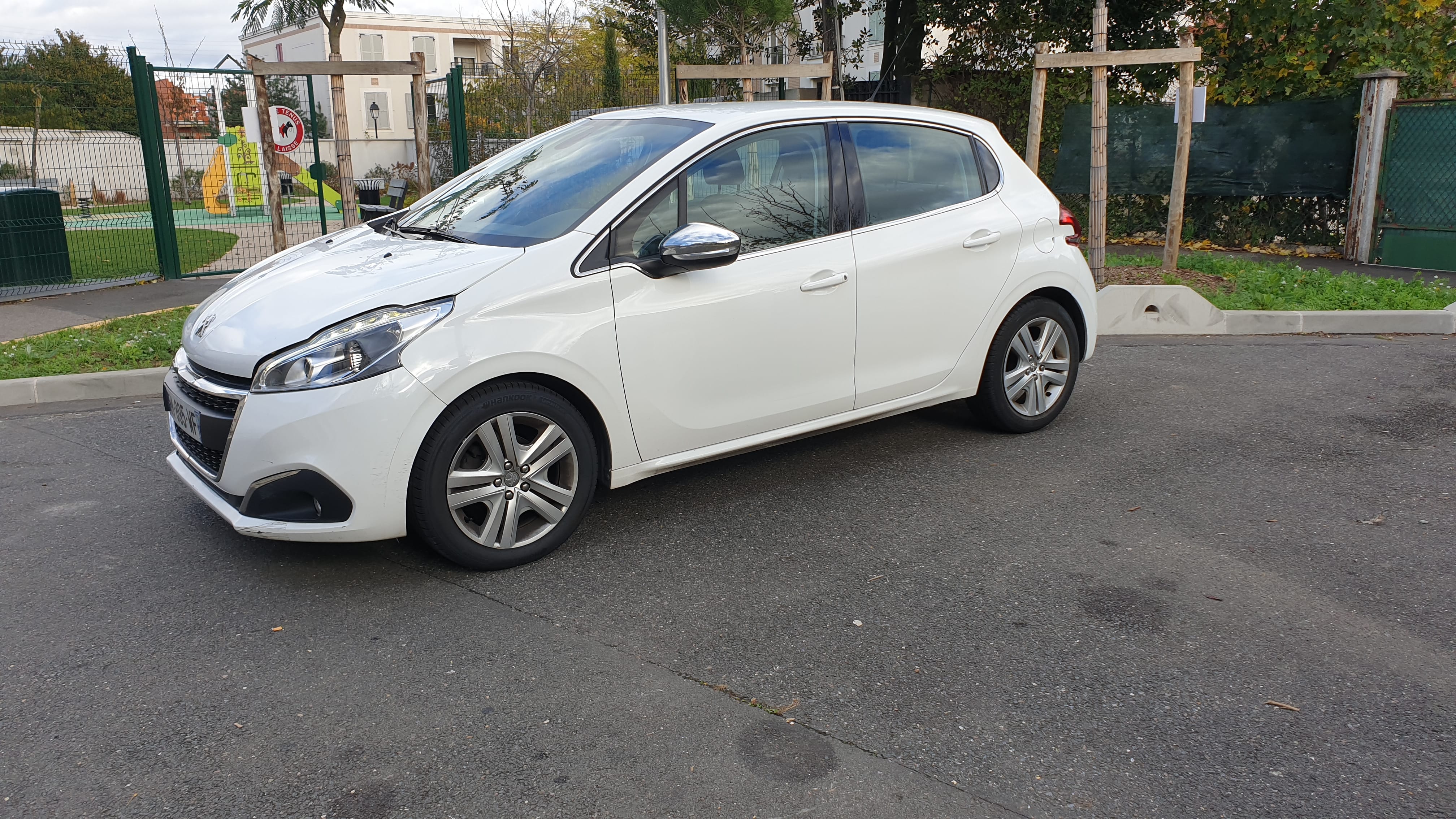 Peugeot 208 Kremelin-Bicêtre -EM895WF avec Climatisation