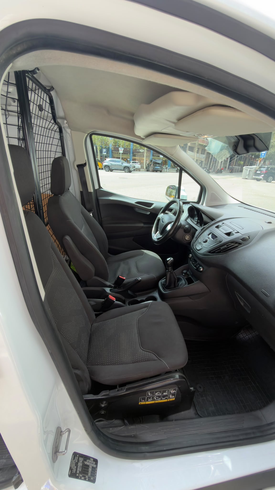Ford Tourneo Courier con Puertos de carga USB
