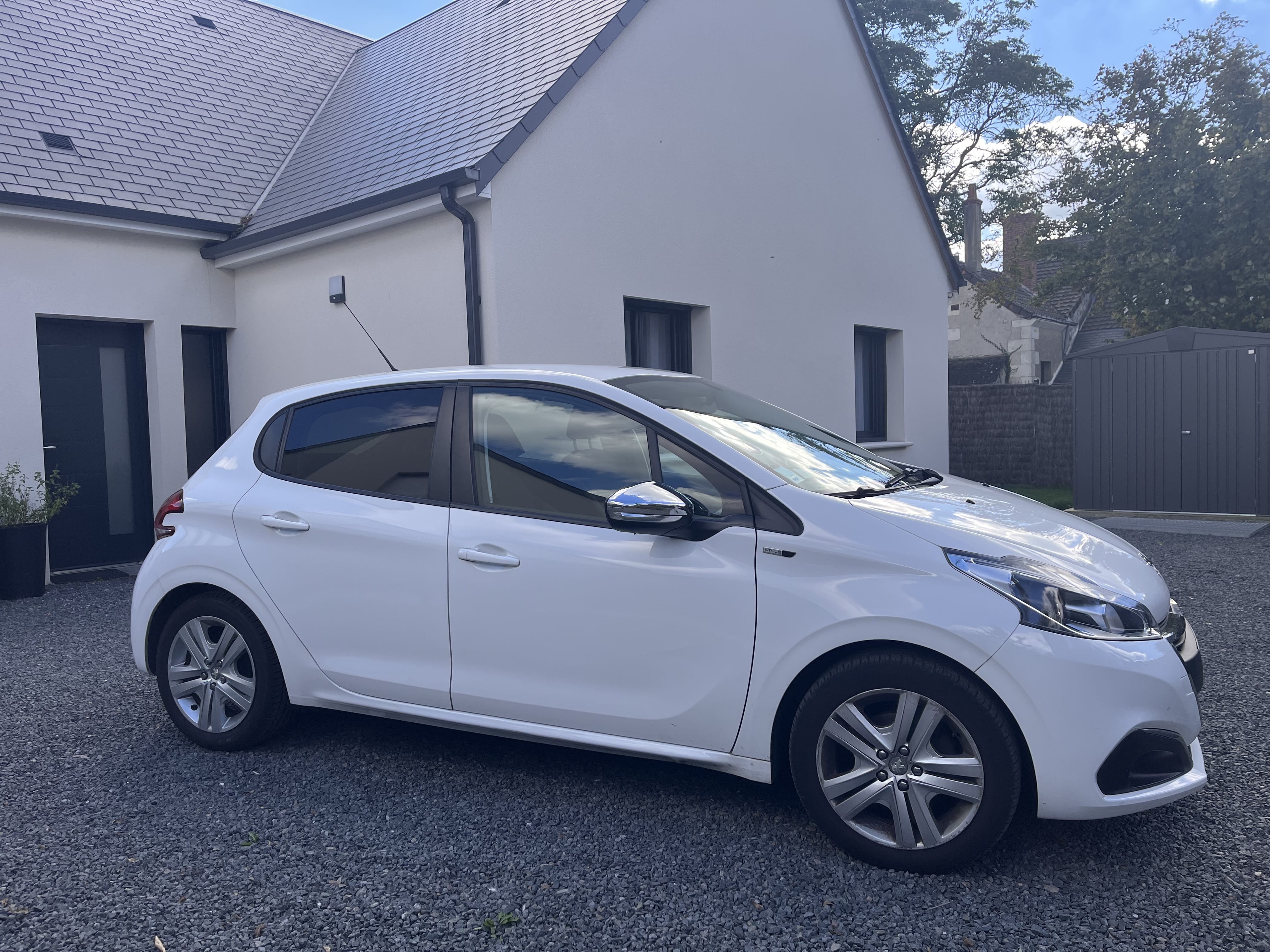 Peugeot 208 con Aire acondicionado