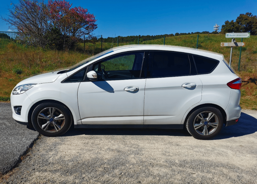 Ford C-Max avec Autoradio