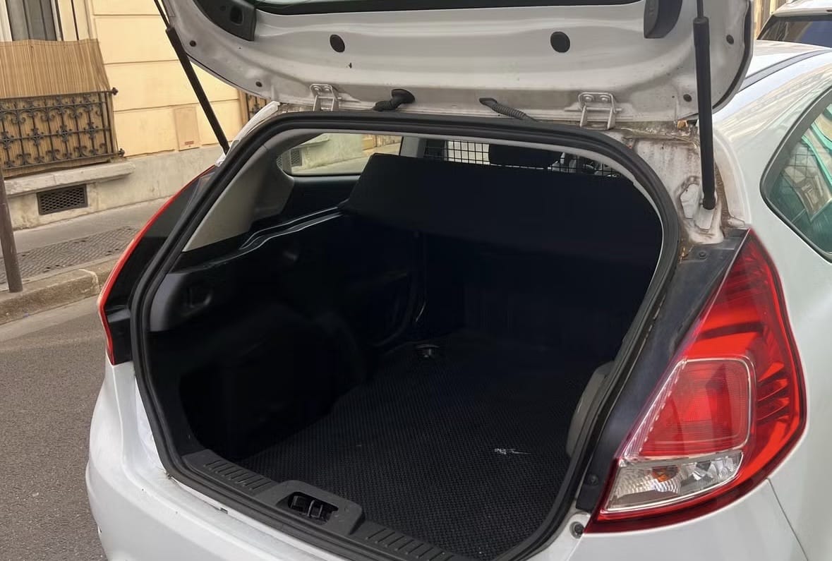 Ford Fiesta avec Chaines