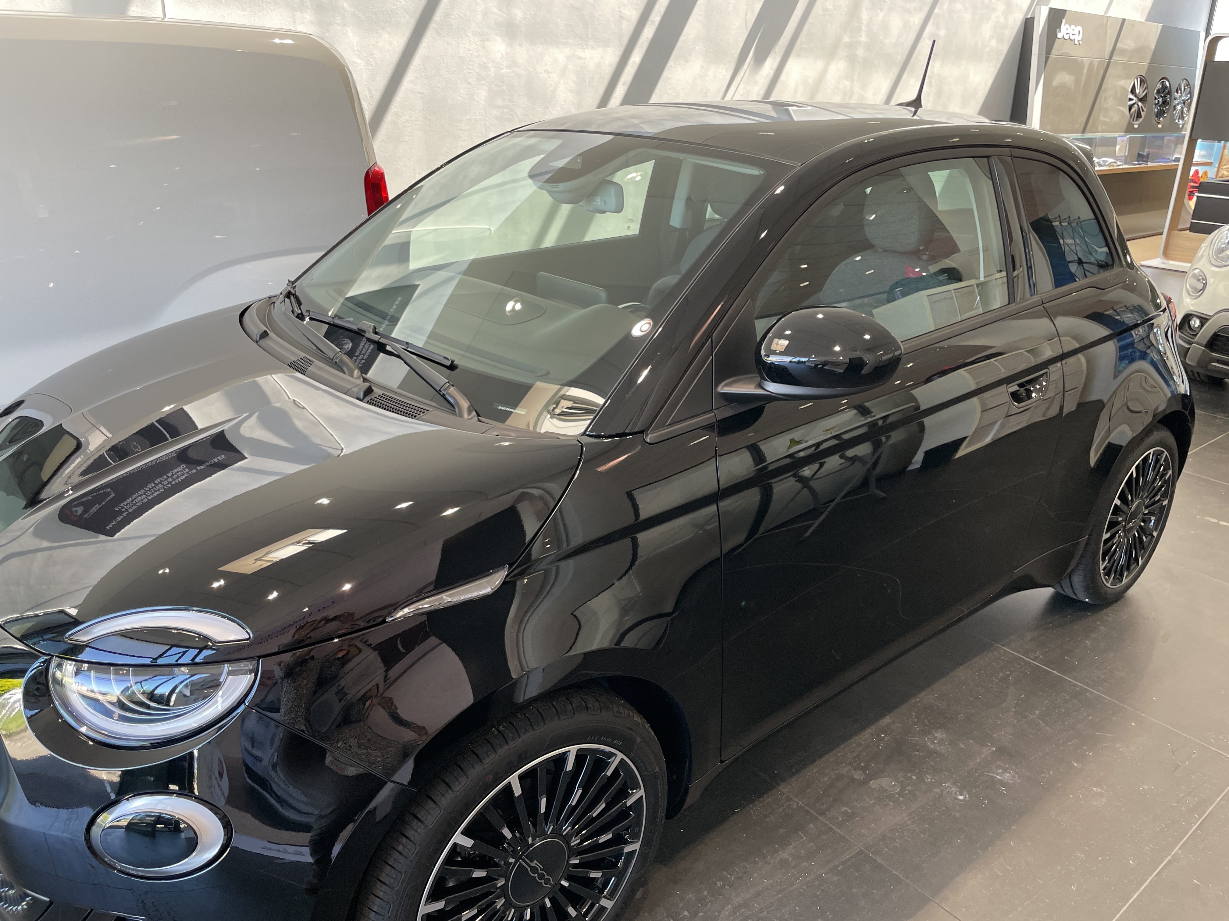 Fiat 500e Électrique 3+1 260km autonomie avec Climatisation