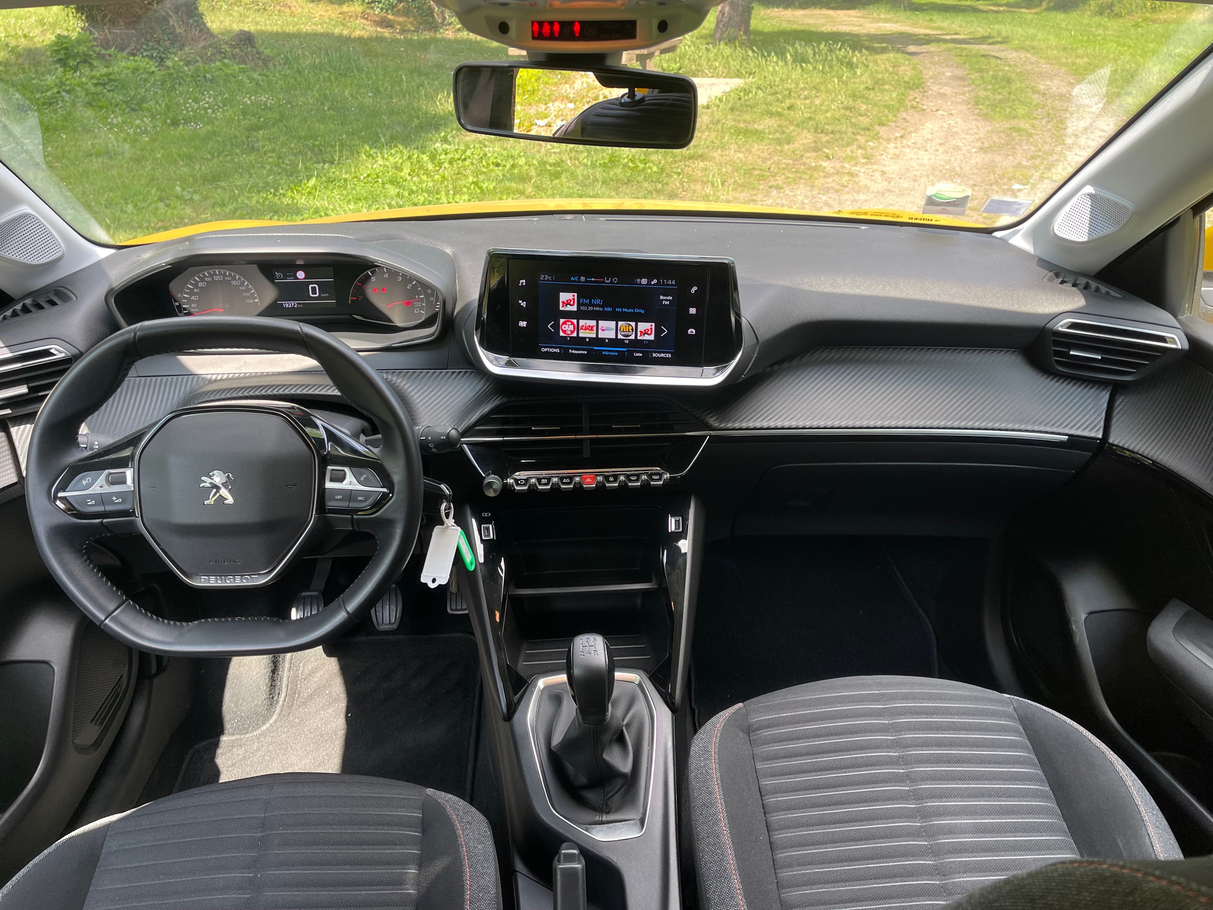 Peugeot 208 Essence avec Régulateur de vitesse