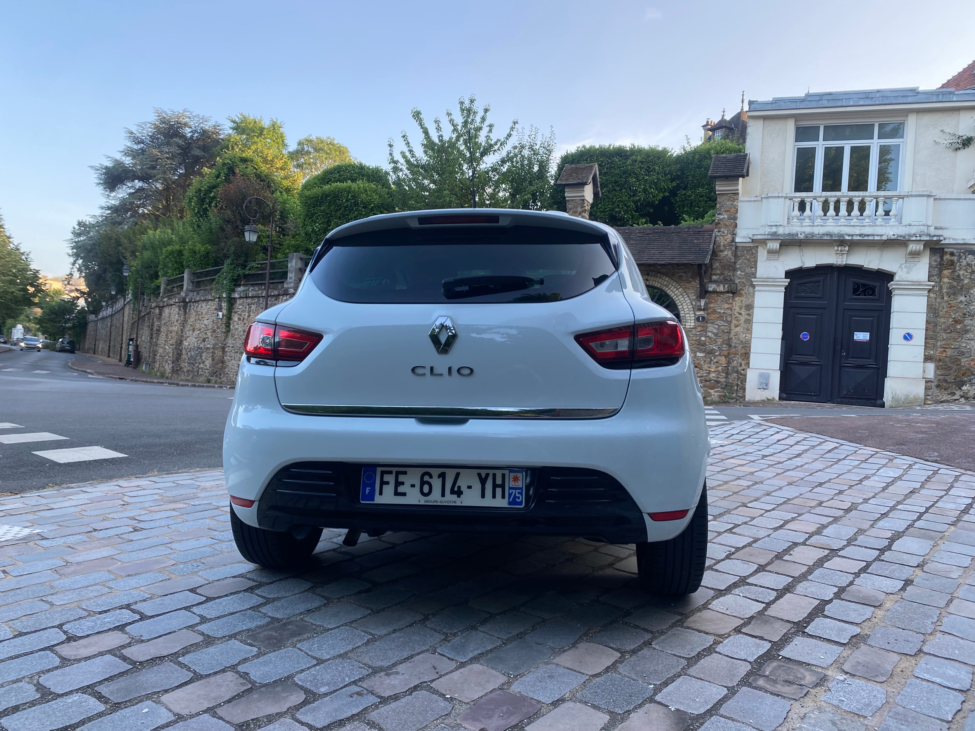 Renault Clio Pont de sevré / Billancourt Métro 9 / Bluetooth avec GPS