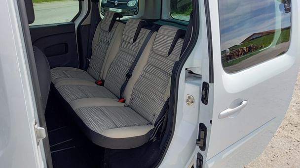 Renault Kangoo STA-NI 73 mit Winterreifen