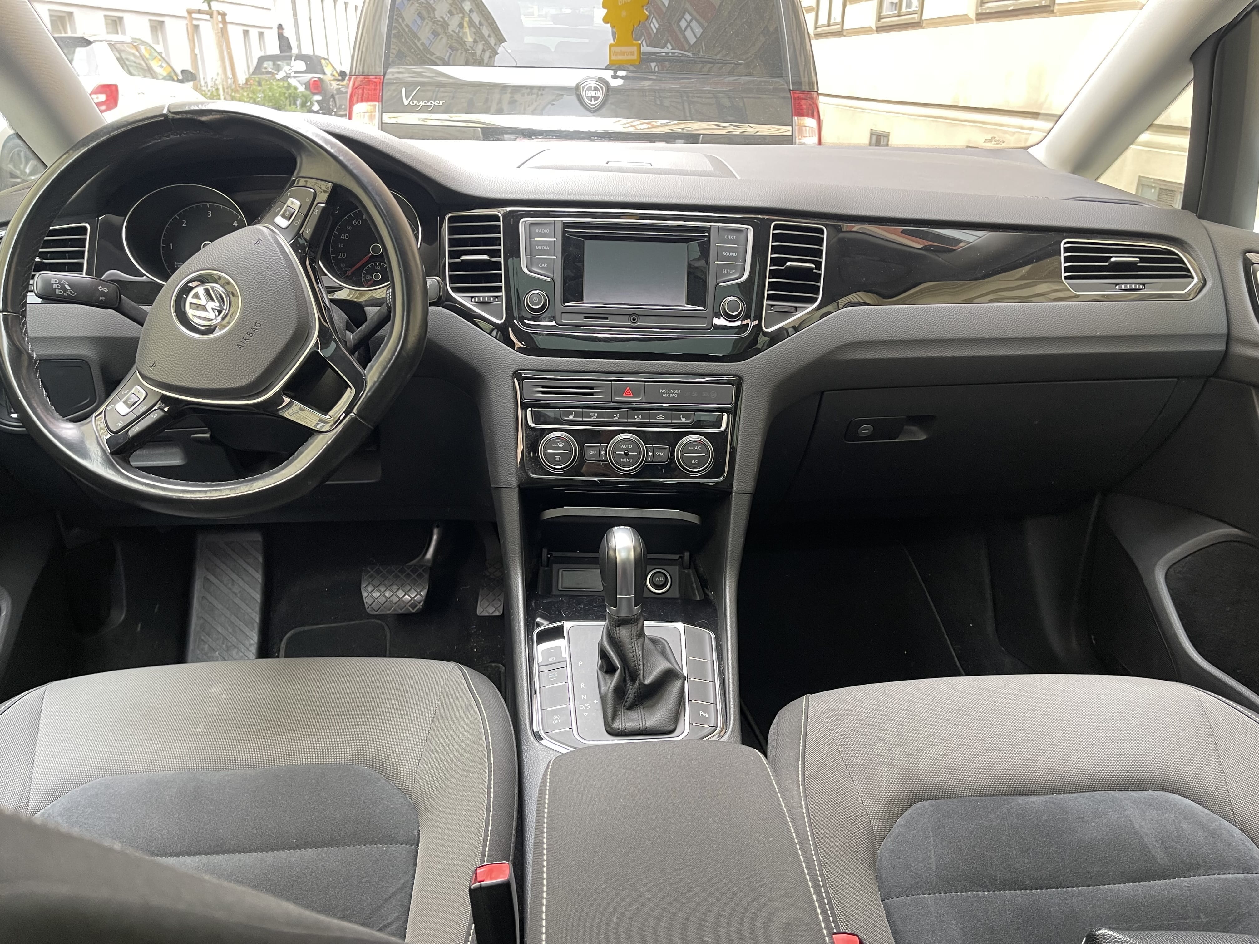 Volkswagen Golf Sportsvan mit Klimaanlage