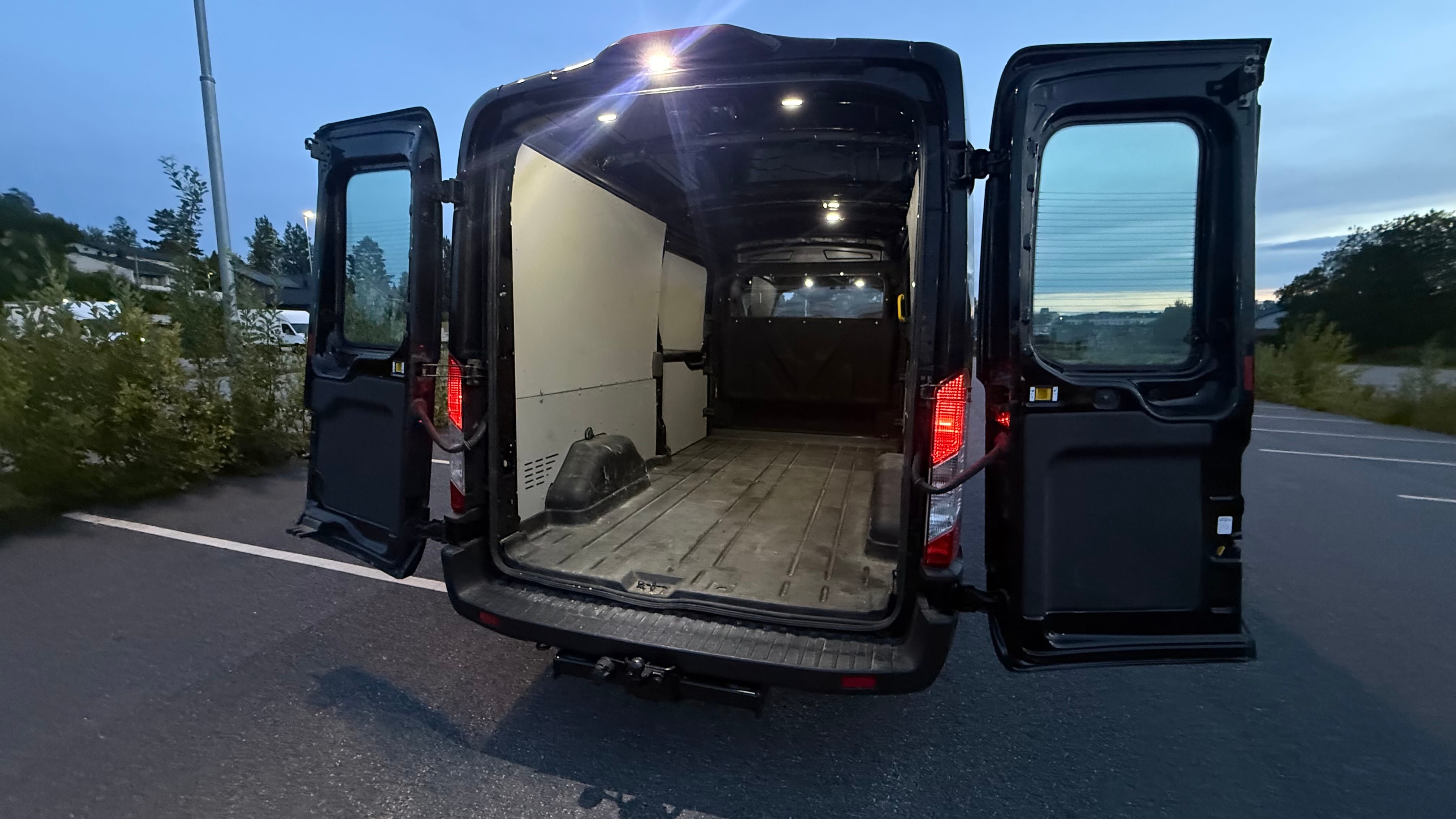 Ford Transit Varebil med Tilhengerfeste