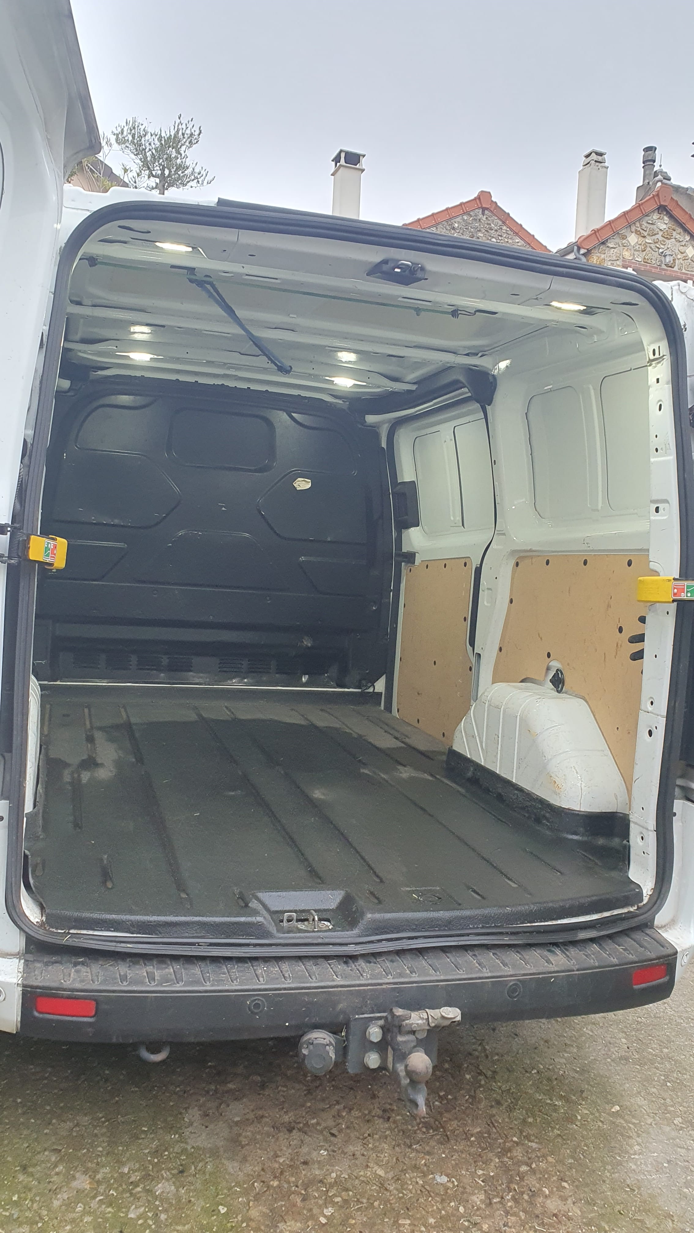 Ford Transit Fourgon hybride custom 2l avec Entrée audio / iPod