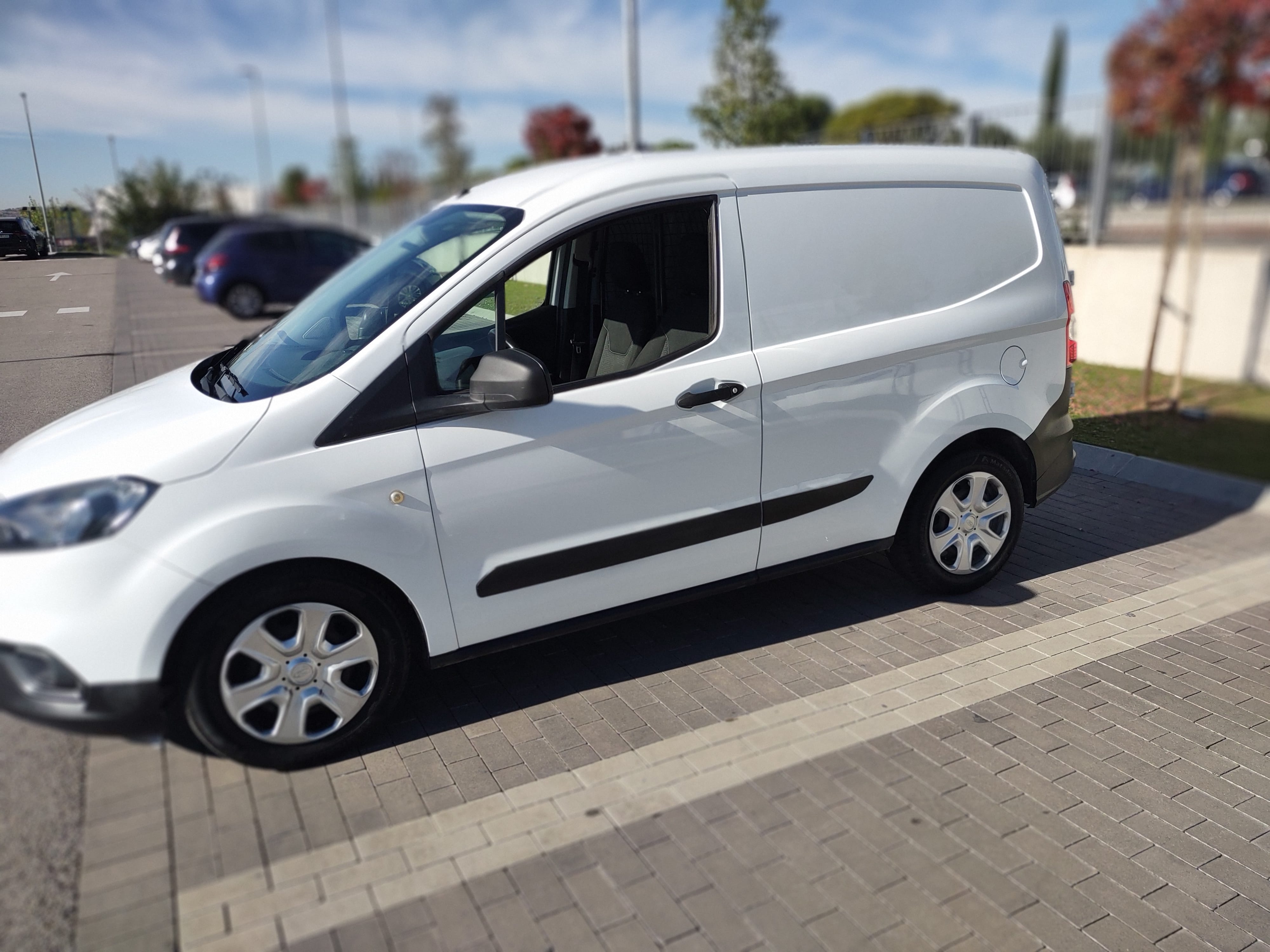 Ford Transit Courier Furgoneta con Aire acondicionado